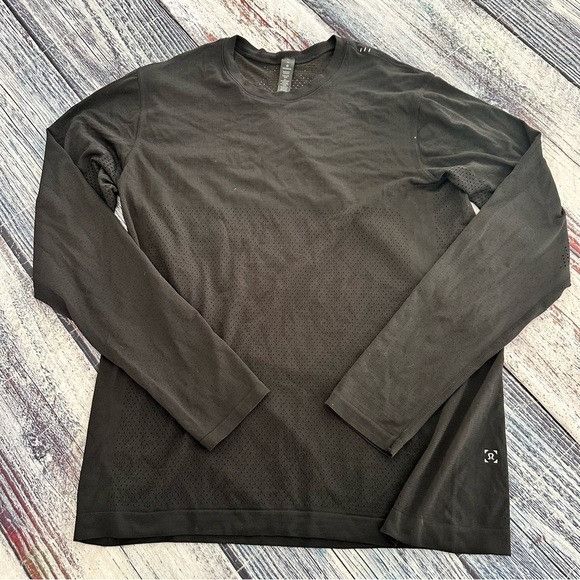 Lululemon Lululemon Women’s Black Long-Sleeve Performance Top Size M / US 6-8 / IT 42-44 - 2 Thumbnail