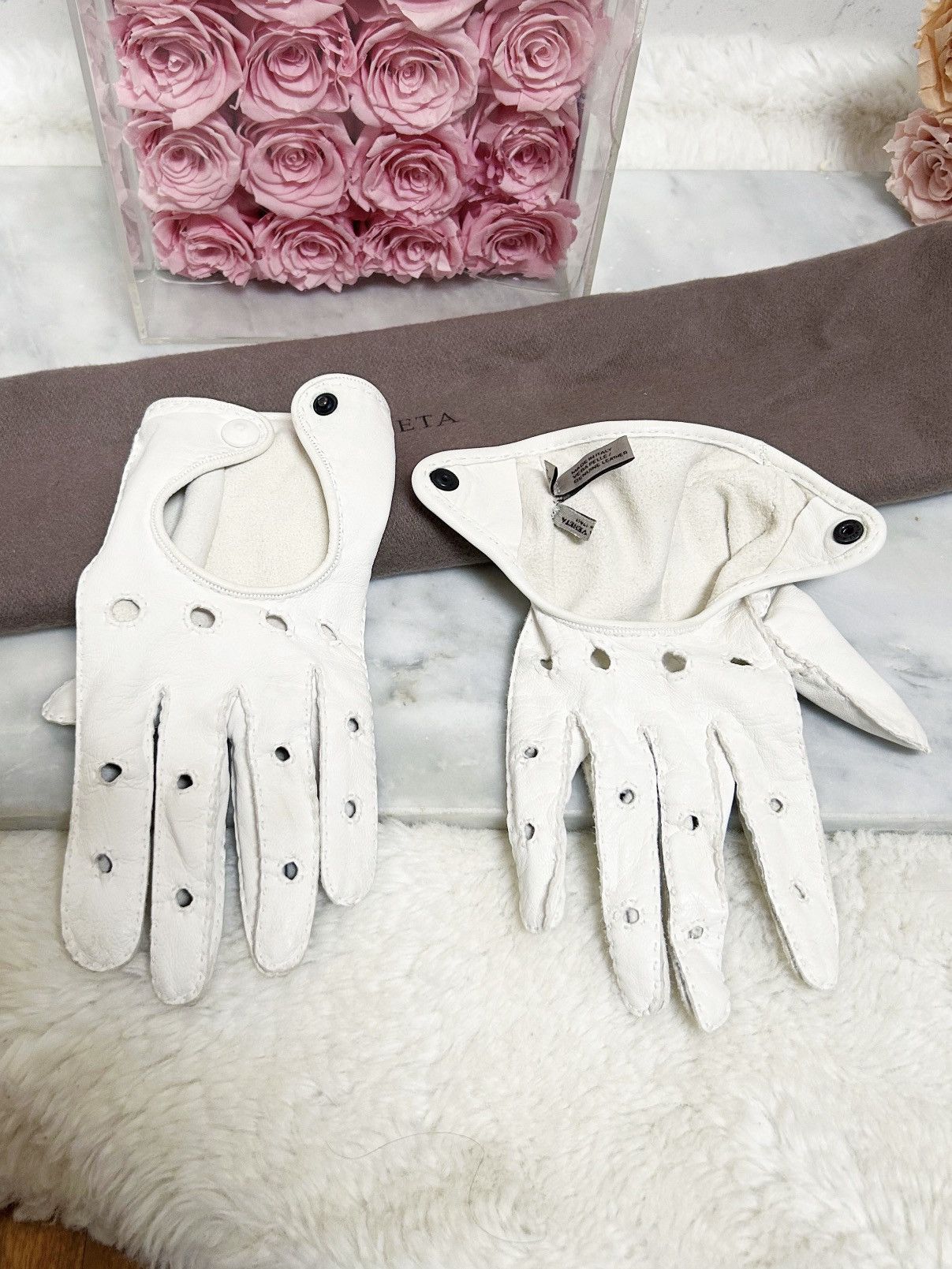 Bottega Veneta Authentic Bottega Veneta White Lambskin Driving Gloves Size ONE SIZE - 3 Thumbnail