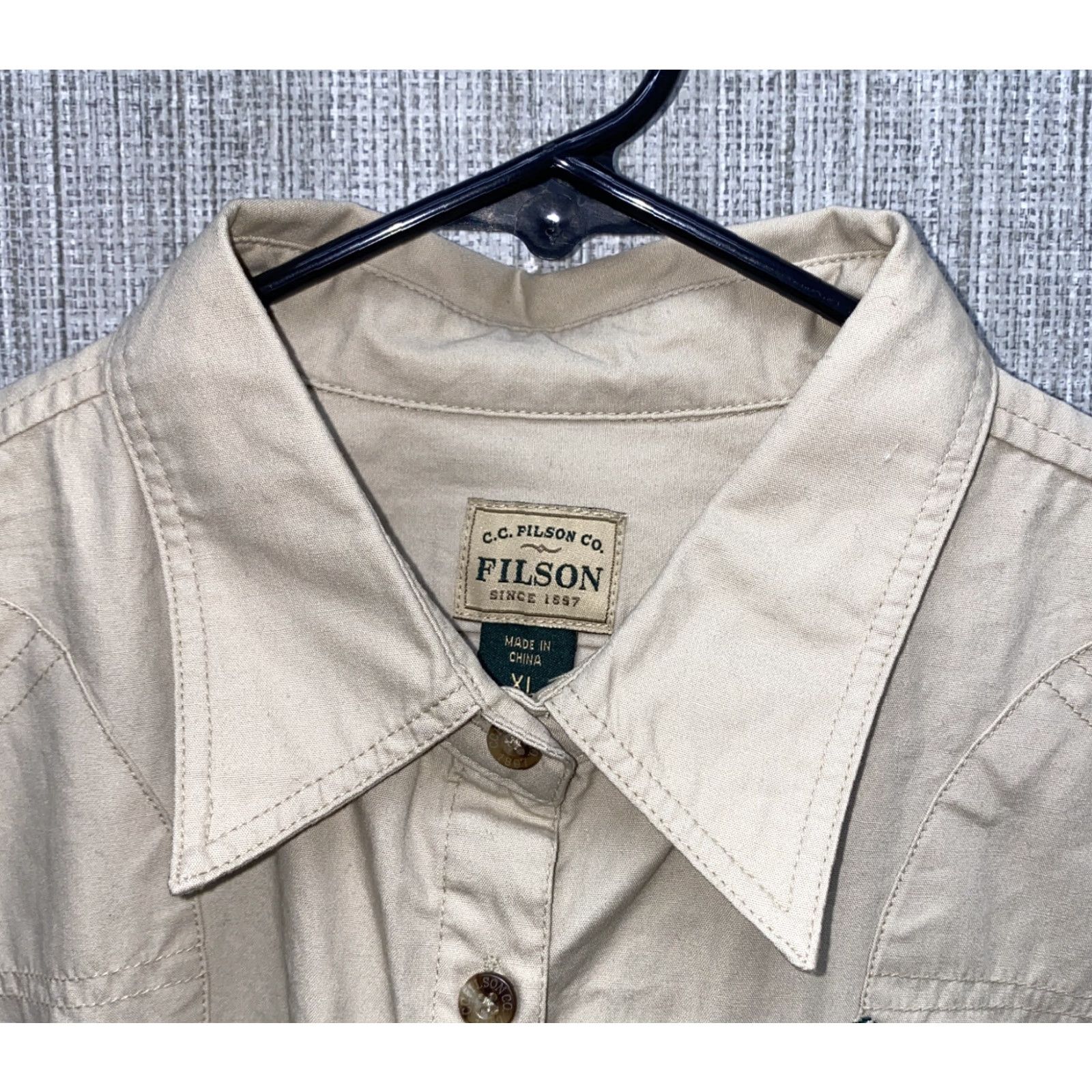 Filson CC FILSON Shirt Womens XL Beige Cotton Short Sleeve Button Front Shirt Size XL Women Basic Casual Button-Up Front Blouse Textile (No N/A) Size XL / US 12-14 / IT 48-50 - 3 Thumbnail