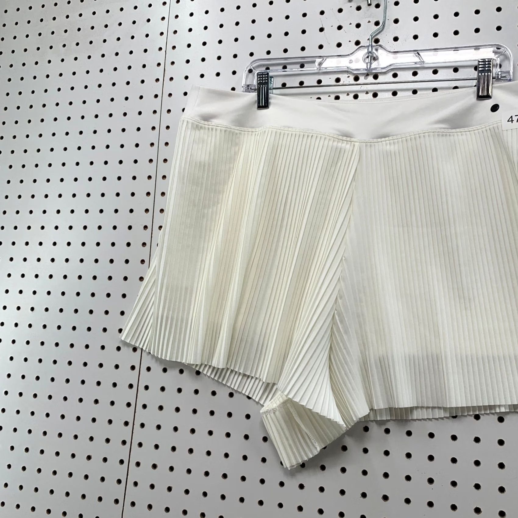 Nike Nike Golf Tennis Short Womens XL White Pleated Dri-FIT NWT Size 40" / US 18 - 2 Thumbnail