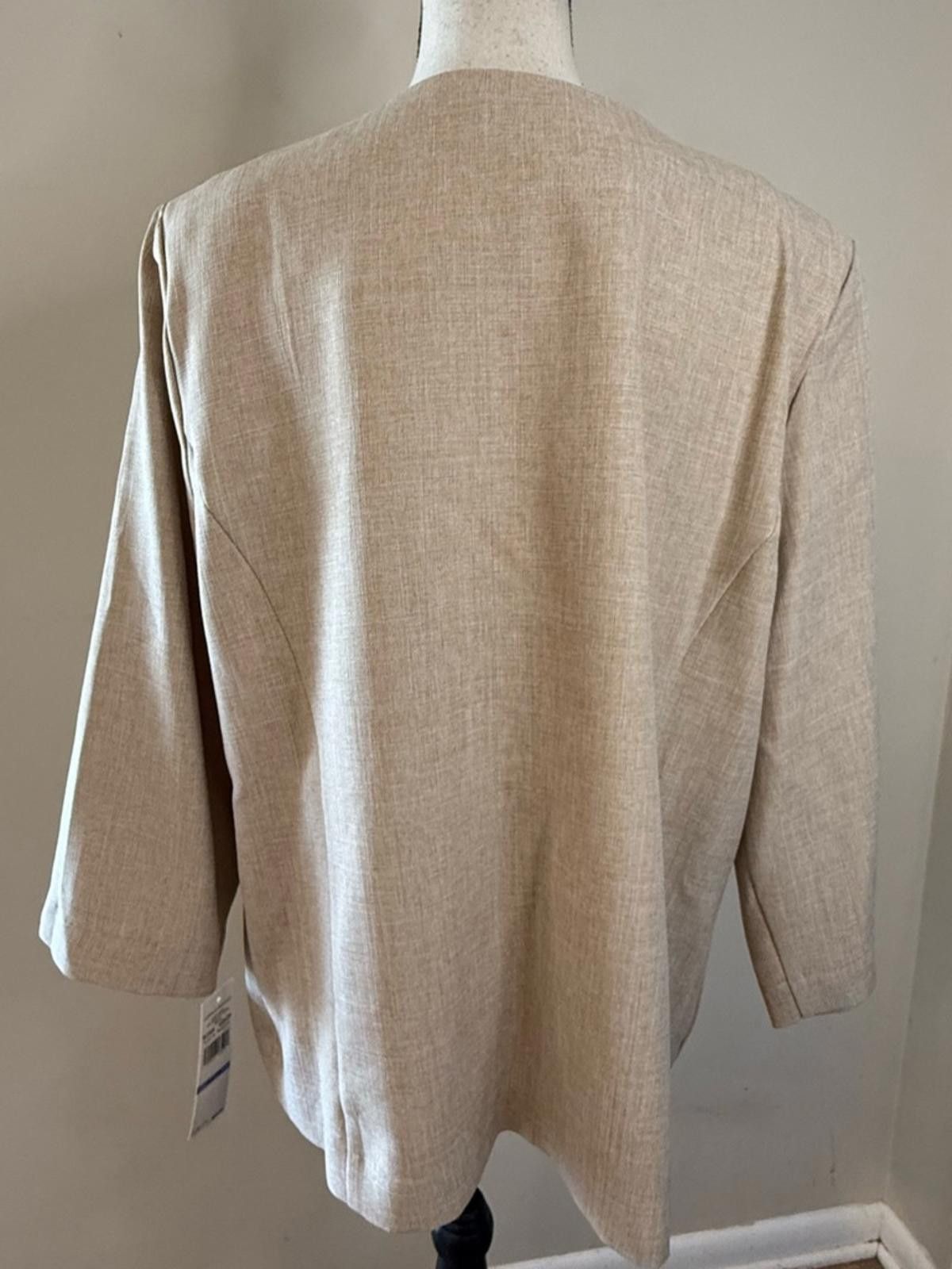 Other Alfred Dunner La Dolce Vita tan pants suit set mixed sizing Size M / US 6-8 / IT 42-44 - 3 Thumbnail