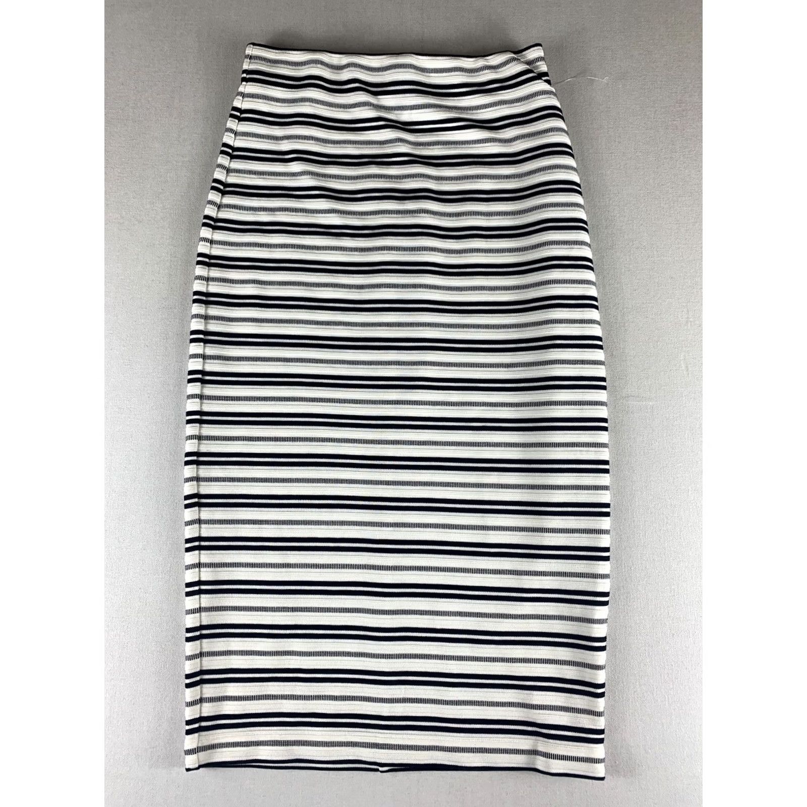 Vintage LOVERS AND FRIENDS PENCIL SKIRT Women Small White Black Striped Rayon Spandex Knee Length Size 28" / US 6 / IT 42 - 2 Thumbnail