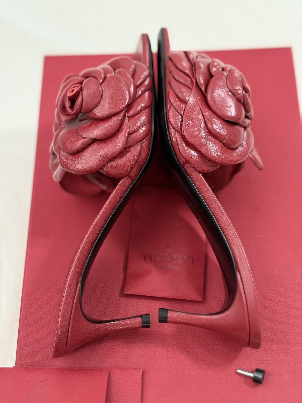 Valentino NWT VALENTINO GARAVANI ATELIER Rose Sandal Burgundy Red35.5 Size US 5.5 / IT 35.5 - 7 Thumbnail