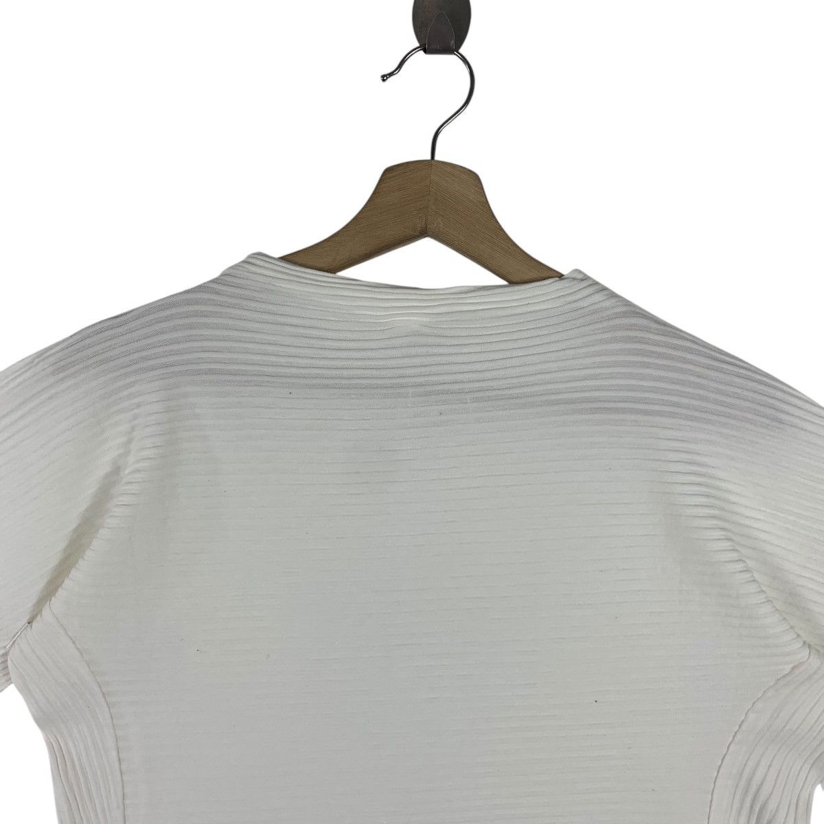 Designer × Issey Miyake PLANTATION By ISSEY MIYAKE Pleated women tees Size M / US 6-8 / IT 42-44 - 2 Thumbnail