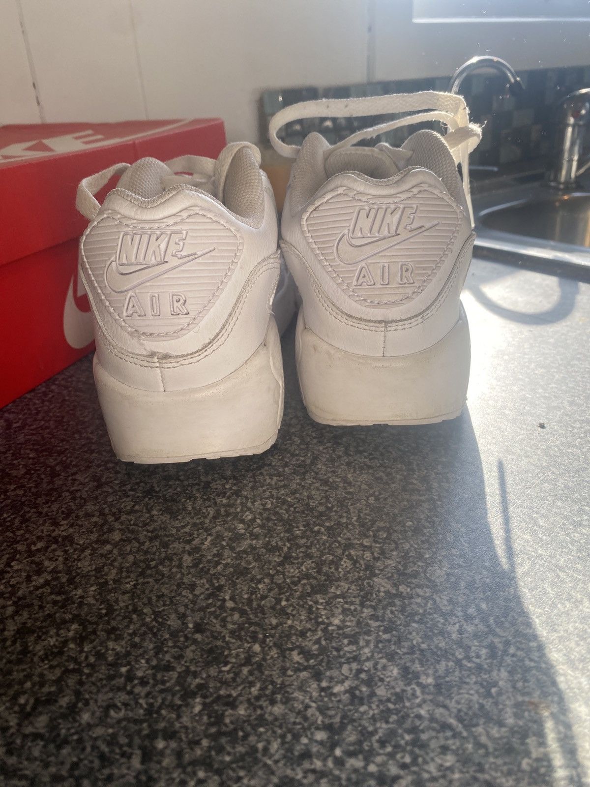 Nike Woman’s air maxes Size US 7 / IT 37 - 6 Thumbnail