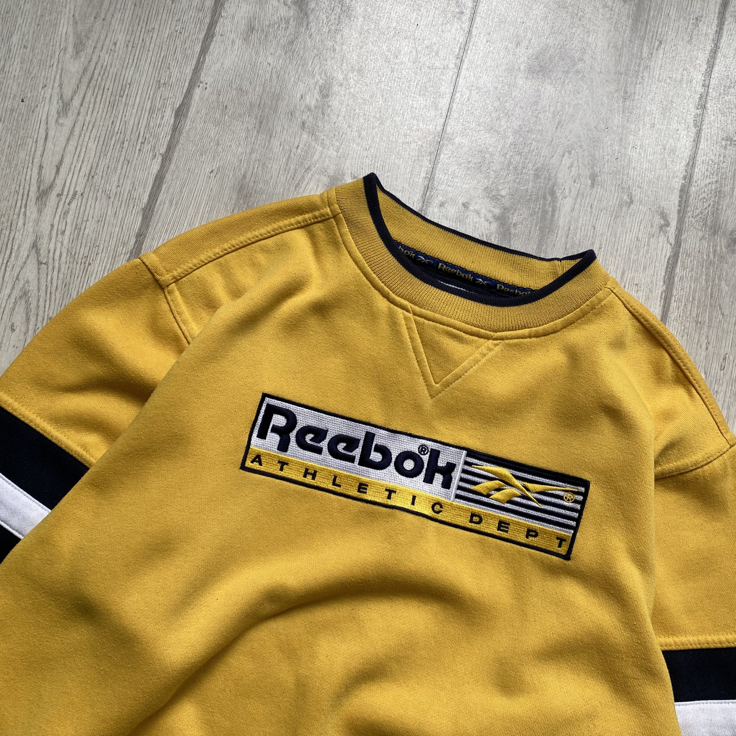 Reebok Vintage 90s Reebok Athletic sweatshirt Center logo Nike puma Size US XS / EU 42 / 0 - 3 Thumbnail