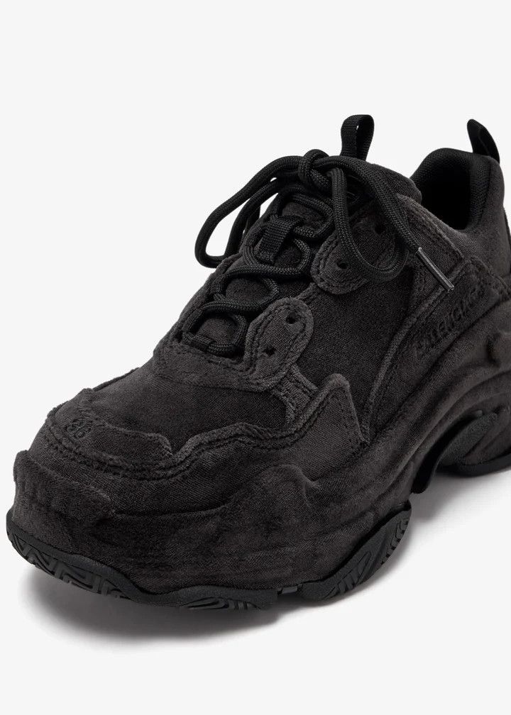 Balenciaga o1la1rc1a1025 Triple S Sneakers Velvet in Black Size US 8 / IT 38 - 2 Thumbnail