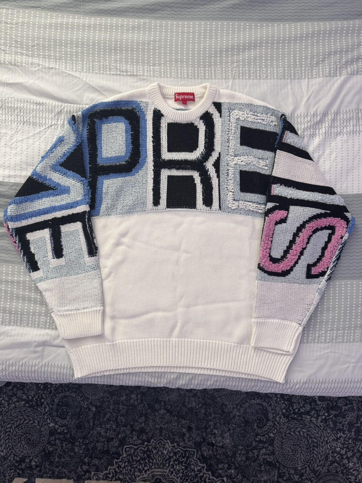 S*p様 Supreme Blurred Logo Sweater Supreme Blurred Logo Sweater (FW23) - $178