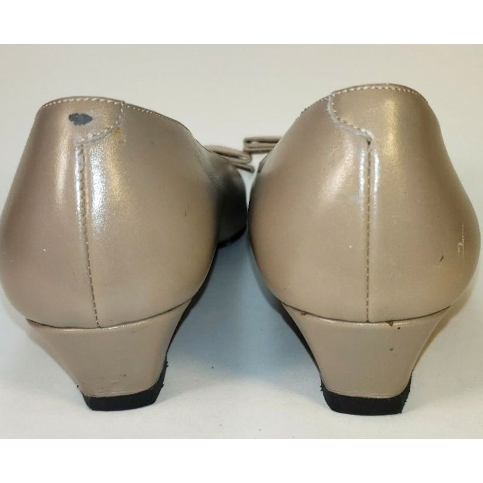 Vintage Rangoni Dress Flats Women 5.5B Beige Bow Ornament Leather Flat New with Satin Bow Gold Copper Enamel Accent Size M / US 6-8 / IT 42-44 - 7 Thumbnail