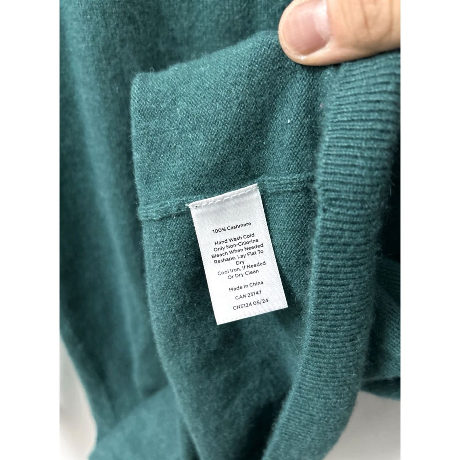 Talbots Talbots V-Neck Sweater Womens M Petite Emerald Green 100% Cashmere Pullover L/S Pullover Slim Classic Casual Business Workwear Green Ladies Mens Girls Size M / US 6-8 / IT 42-44 - 6 Thumbnail