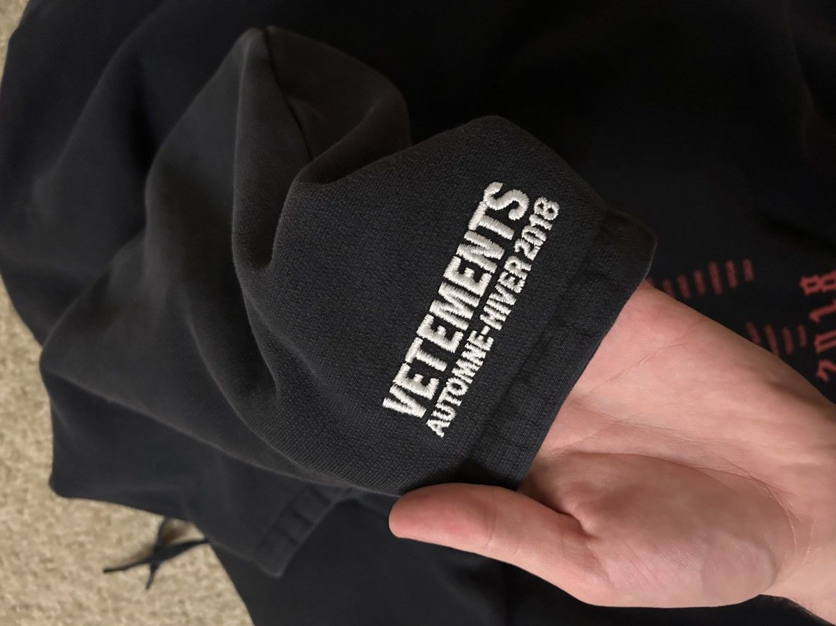 Vetements FW17 Metal Tour Hoodie Size US M / EU 48-50 / 2 - 5 Thumbnail