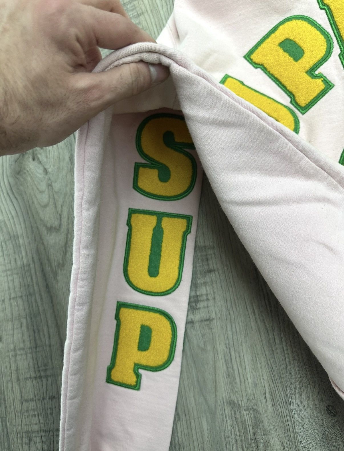 Supreme Supreme Team Chenille Hooded Sweatshirt ‘Light Pink’ Size US L / EU 52-54 / 3 - 3 Thumbnail