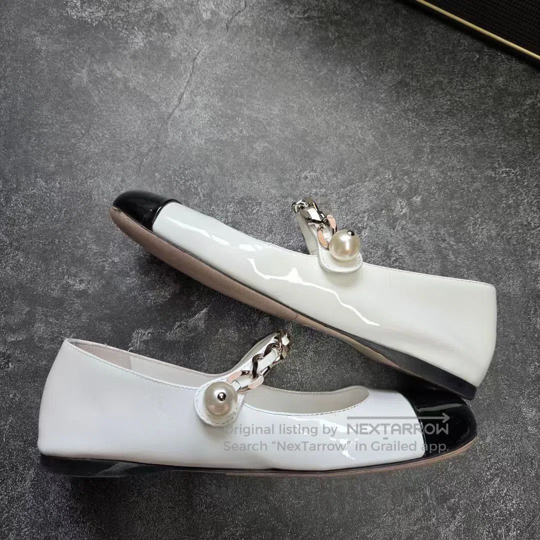 Miu Miu Miu Miu Patent leather flat Mary Jane shoes with pearl buc Size US 4 / IT 34 - 4 Thumbnail
