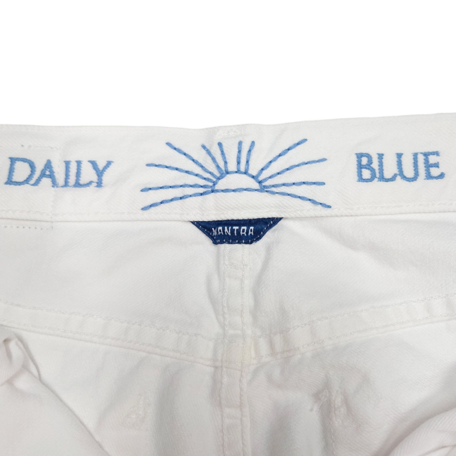 AG Adriano Goldschmied NWT Daily Blue Adriano Goldschmied Mantra Barrel Jeans Sz 24 Size 24" / US 00 / IT 34 - 9 Thumbnail