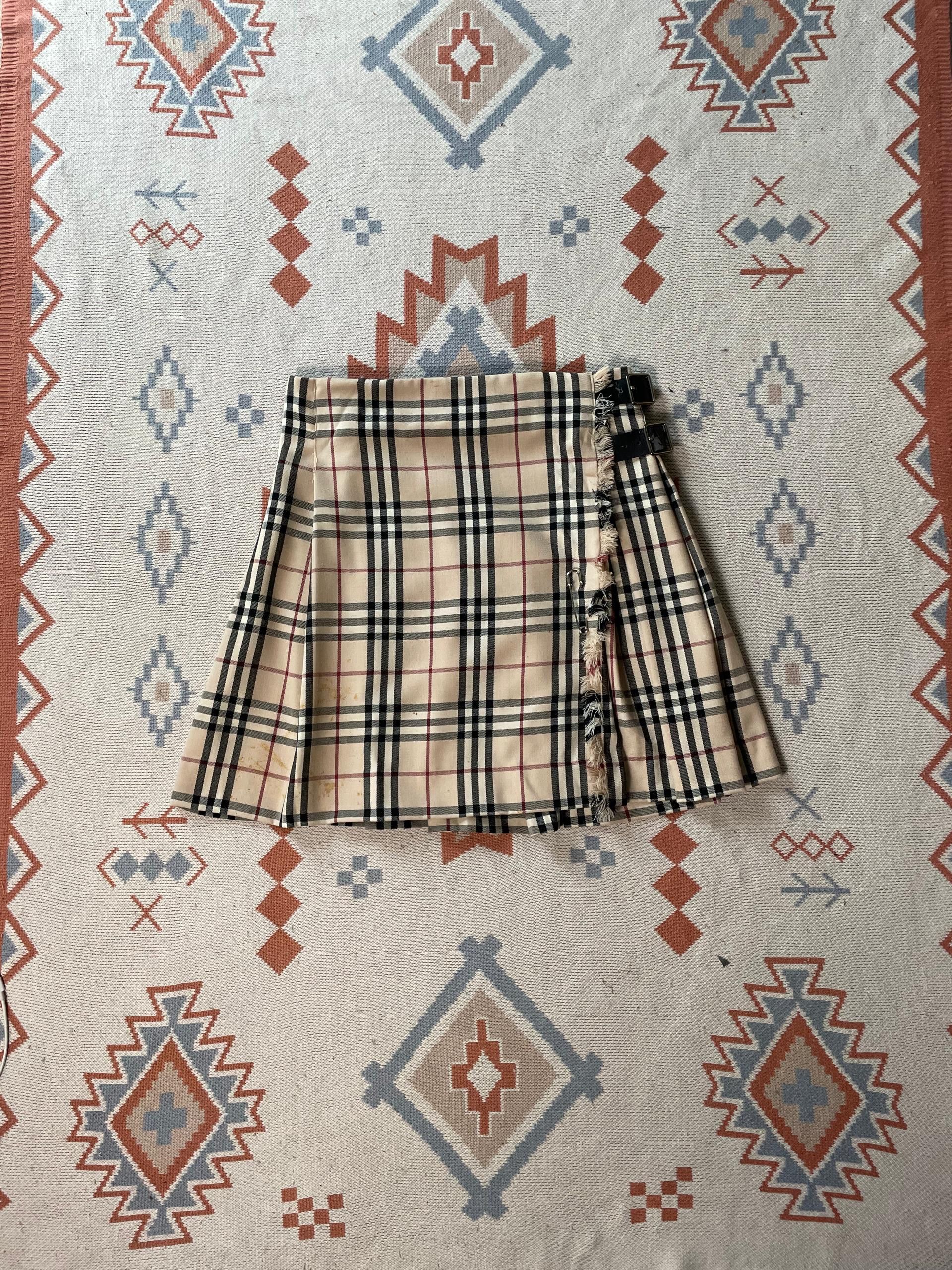 Burberry × Designer Burberry Nova Check Mini Skirt Size 30" / US 8 / IT 44 - 1 Thumbnail