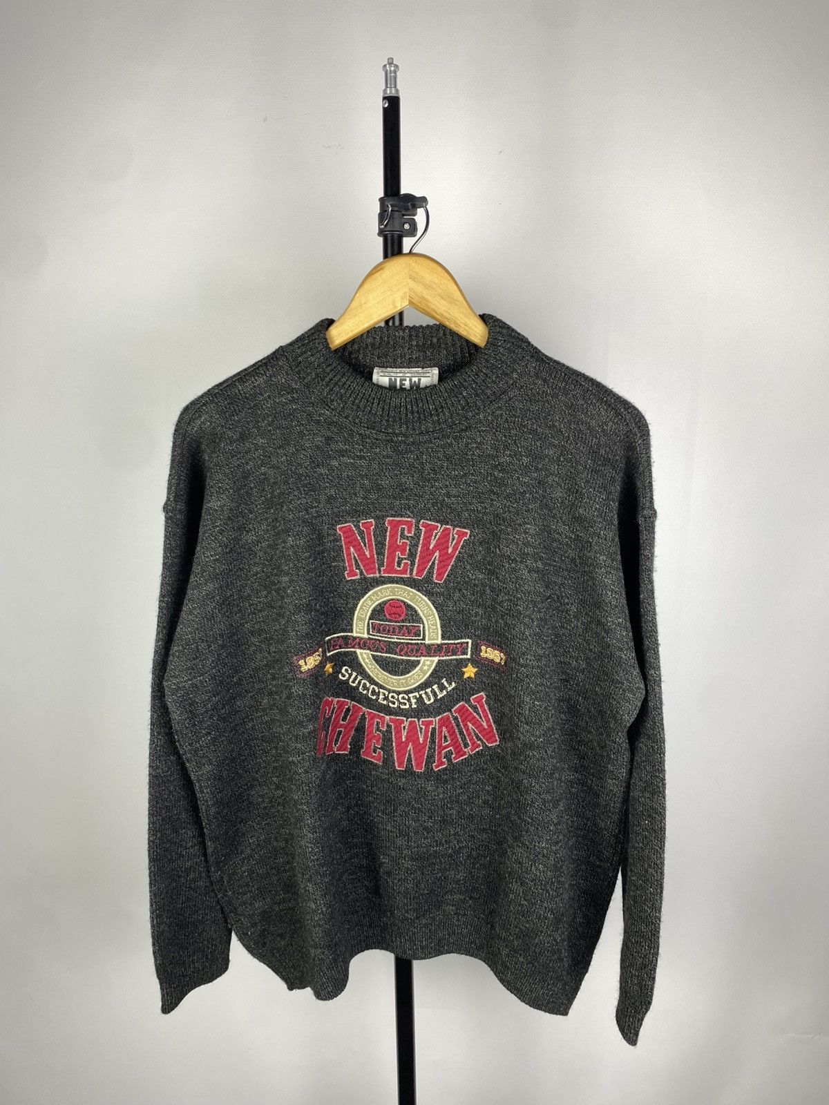 Vintage Vintage 90s NEW CHEWAN USA Big Logo Sweater Size US S / EU 44-46 / 1 - 1 Thumbnail