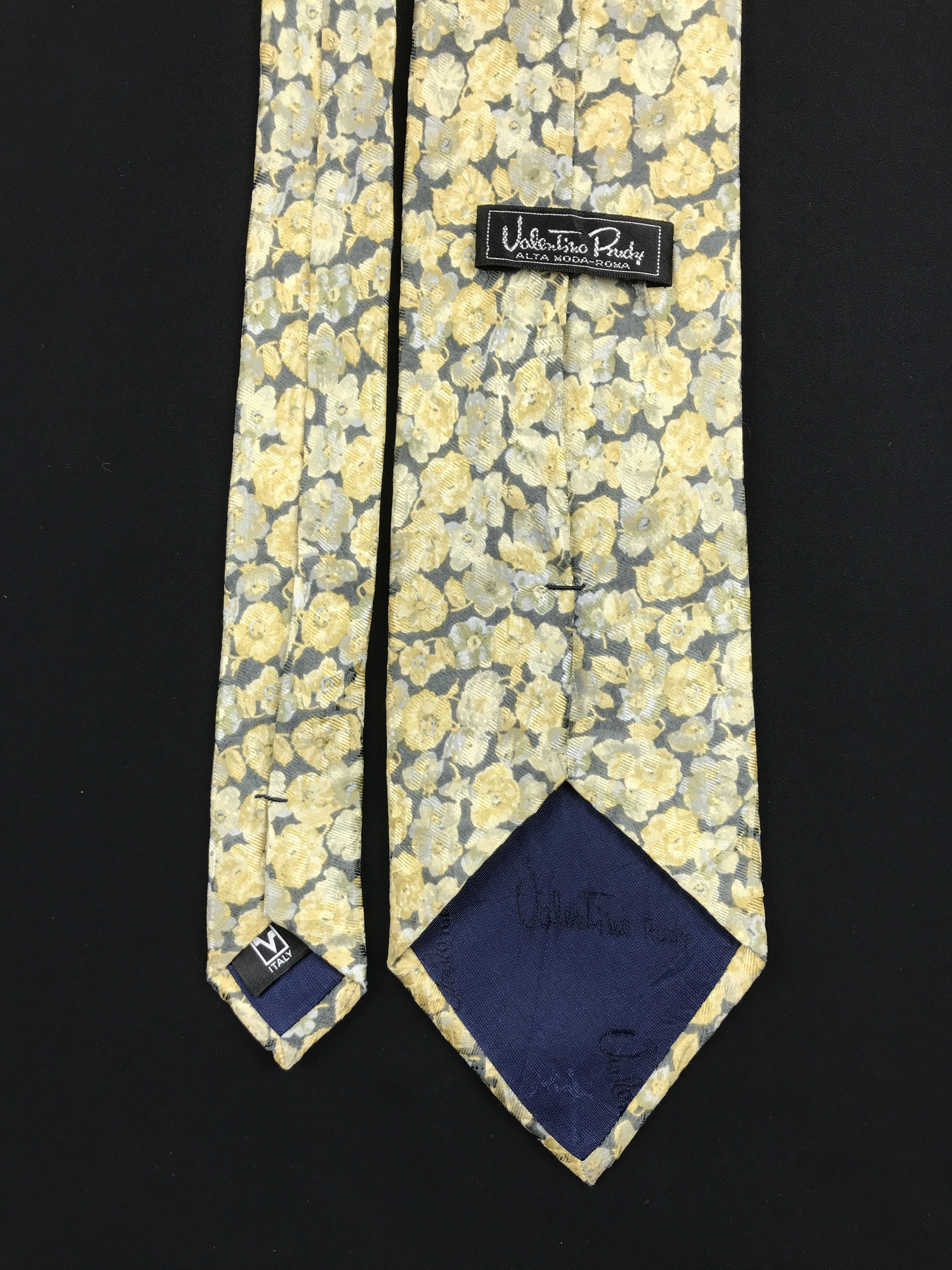 Vintage Vintage Valentino Rudy Silk Necktie Size ONE SIZE - 4 Thumbnail