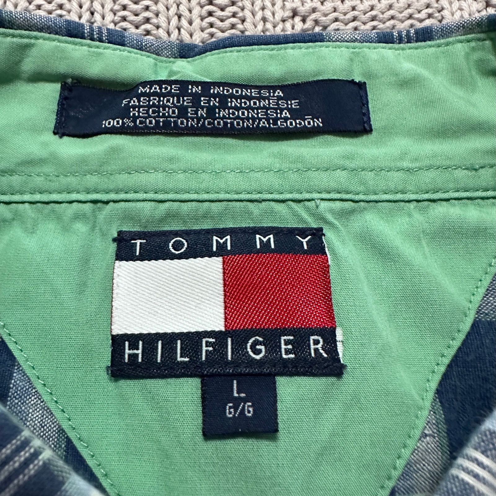 Tommy Hilfiger Vintage Tommy Hilfiger navy plaid button down size L Size US L / EU 52-54 / 3 - 5 Thumbnail