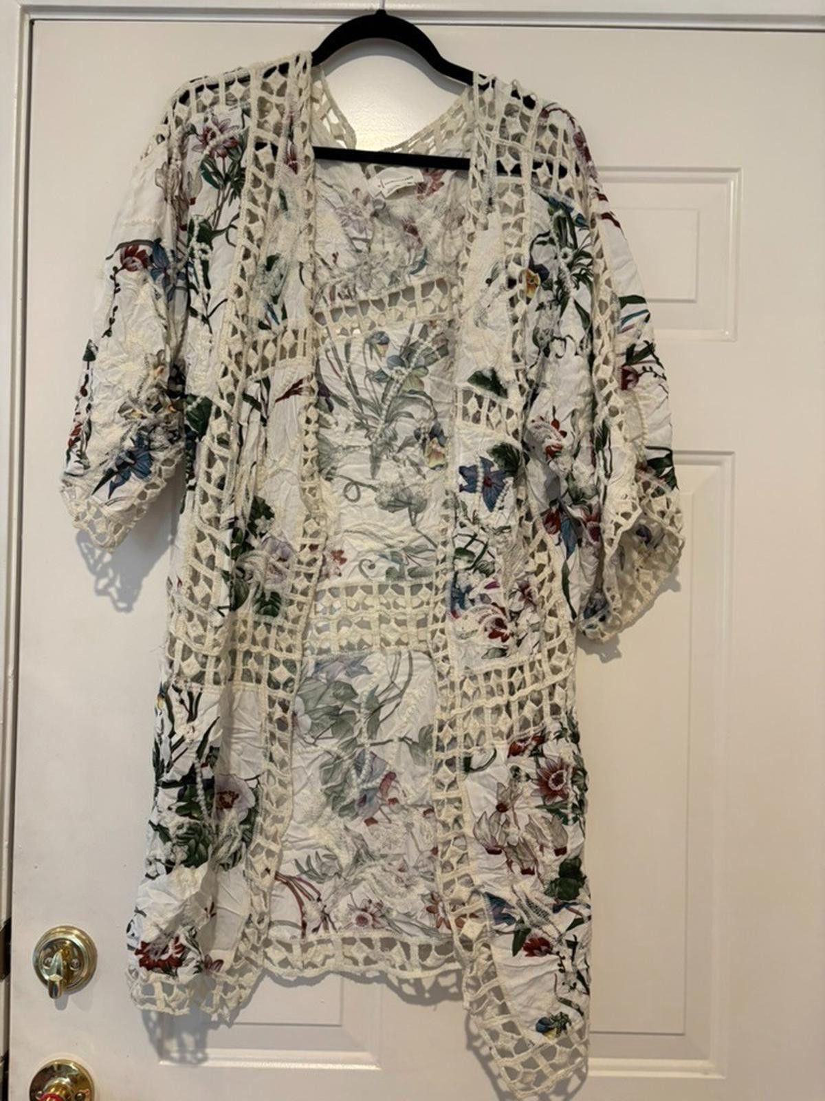 Designer Women's Anthropologie Crochet/embroidered floral shrug #623 Size ONE SIZE - 1 Thumbnail
