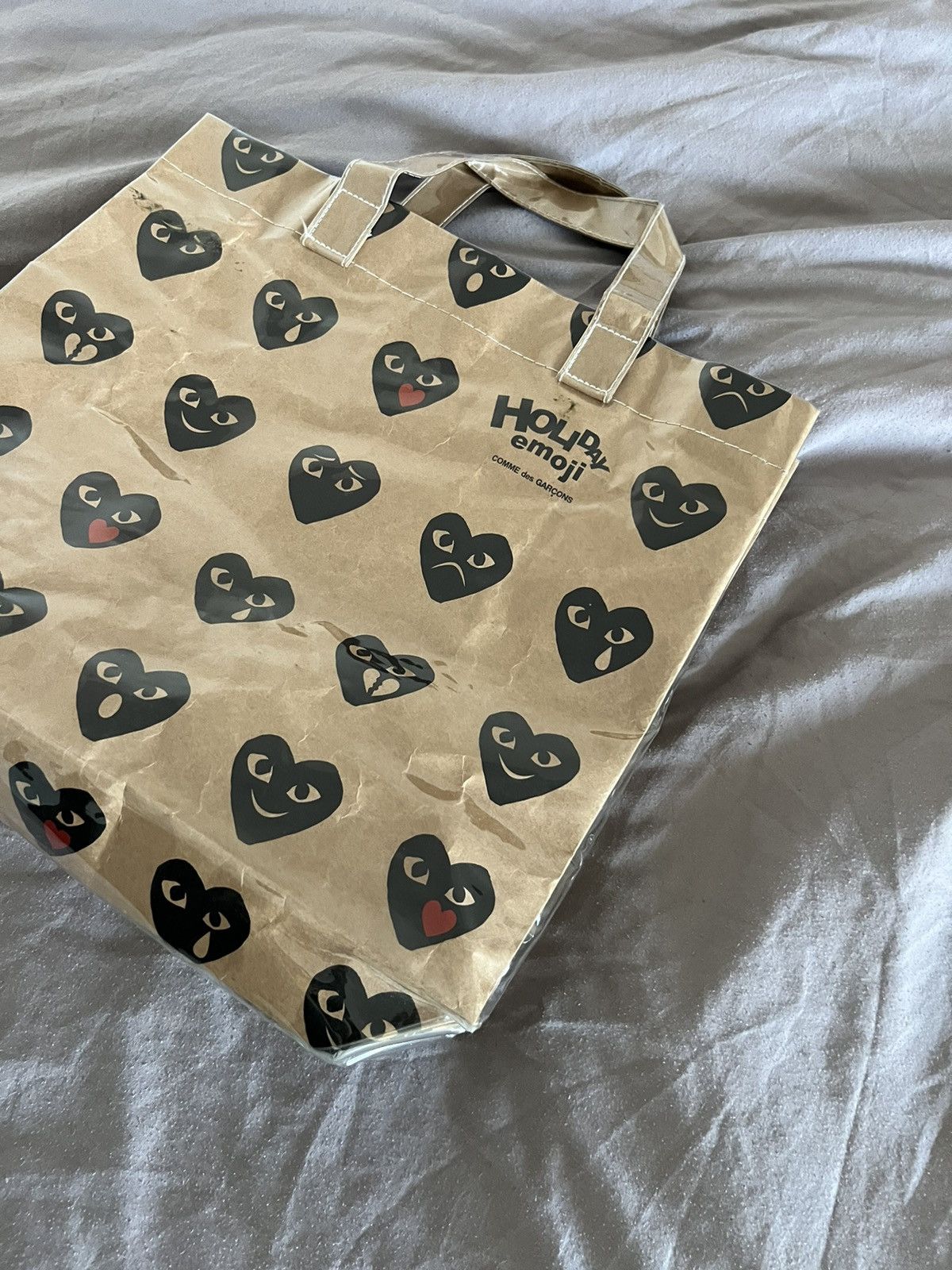 Comme des Garcons PLAY Comme des Garçons Play Holiday Emoji Paper/PVC Tote Bag Size ONE SIZE - 17 Thumbnail
