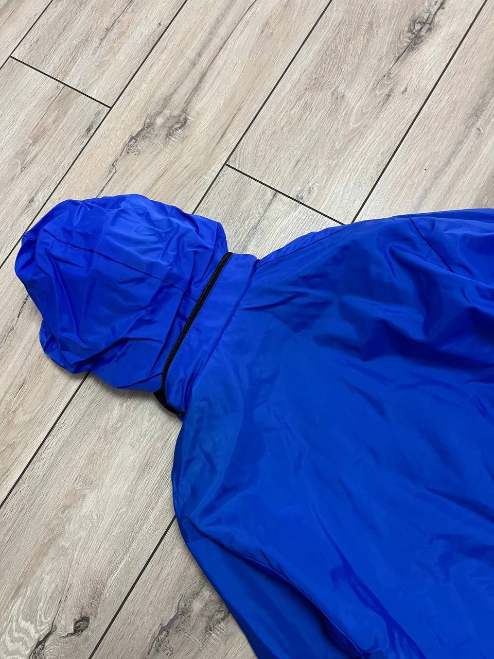 Red Bull Rare Red Bull Sauber Petronas Malaysia Rain Wind Hood Jacket Size US S / EU 44-46 / 1 - 3 Thumbnail