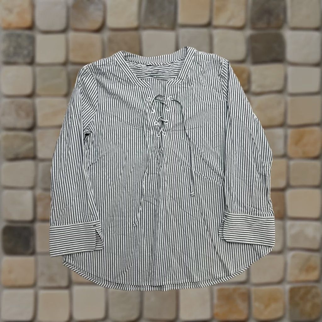 Vineyard Vines Vineyard Vines Harbor Savannah Lace Up Performance Popover Top Womens Large Gray Shirt Size L / US 10 / IT 46 - 1 Thumbnail