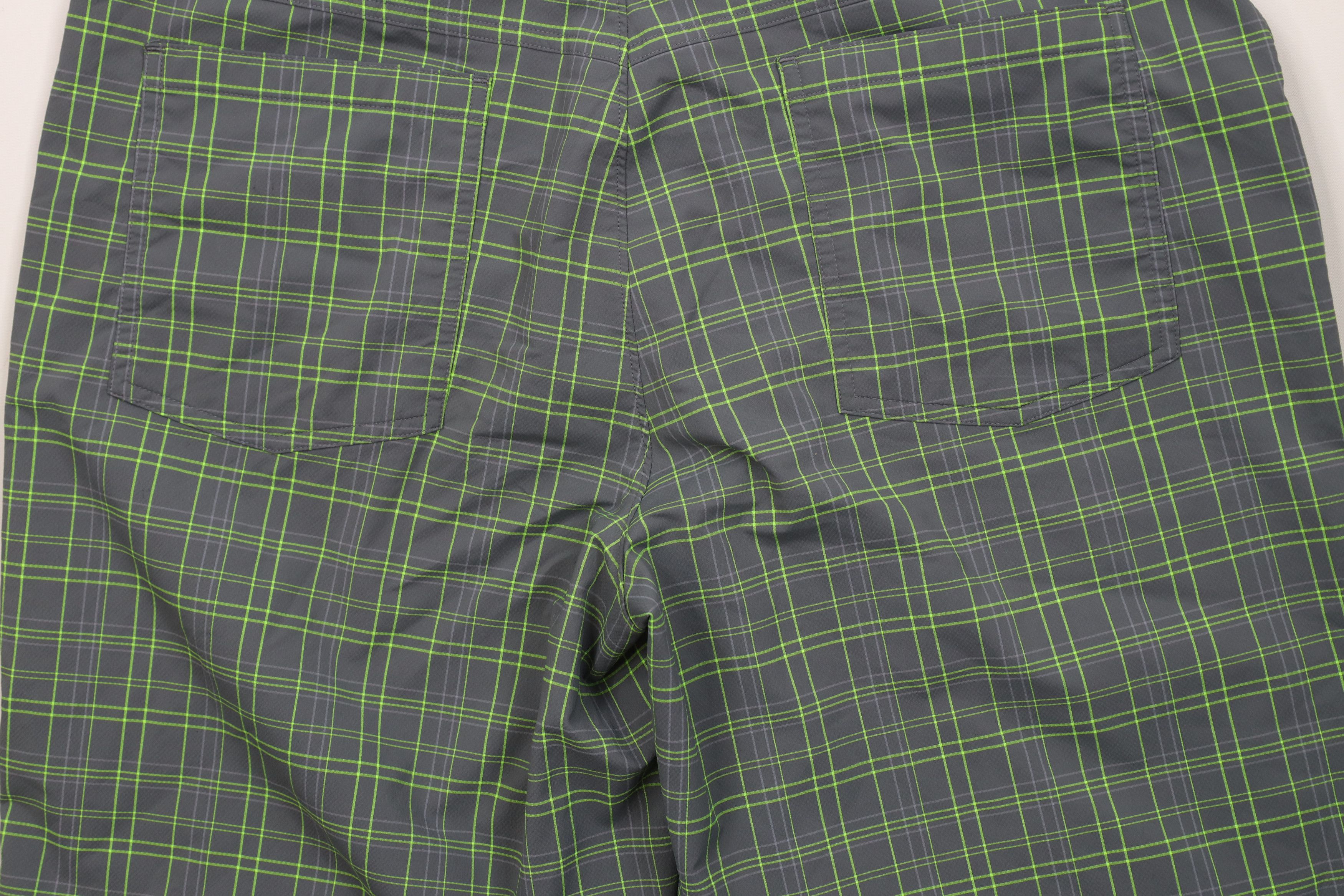 Under Armour Under Armour Stretch Golfing Golf Chino Shorts Gray Plaid Size US 36 / EU 52 - 10 Thumbnail