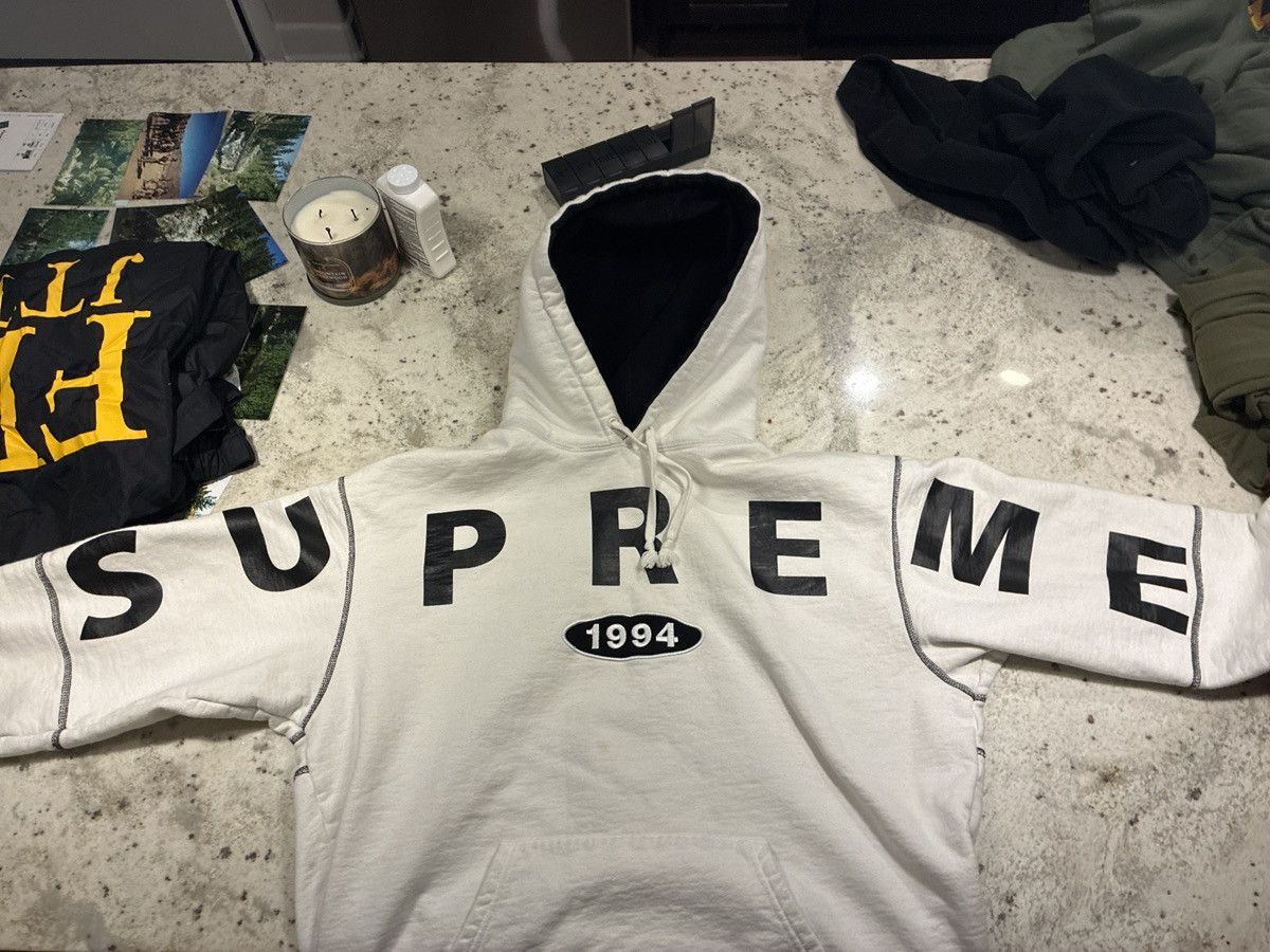 Supreme White supreme hoodie Size US M / EU 48-50 / 2 - 3 Thumbnail
