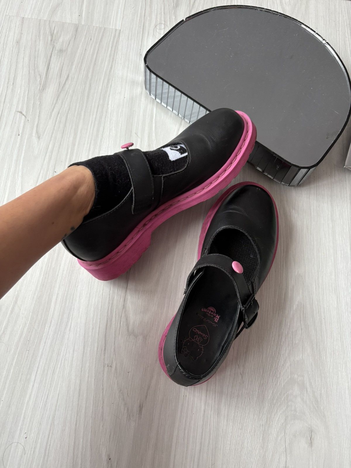 Dr. Martens Dr Martens x Hello Kitty 2010 mary janes Size US 11 / IT 41 - 3 Thumbnail