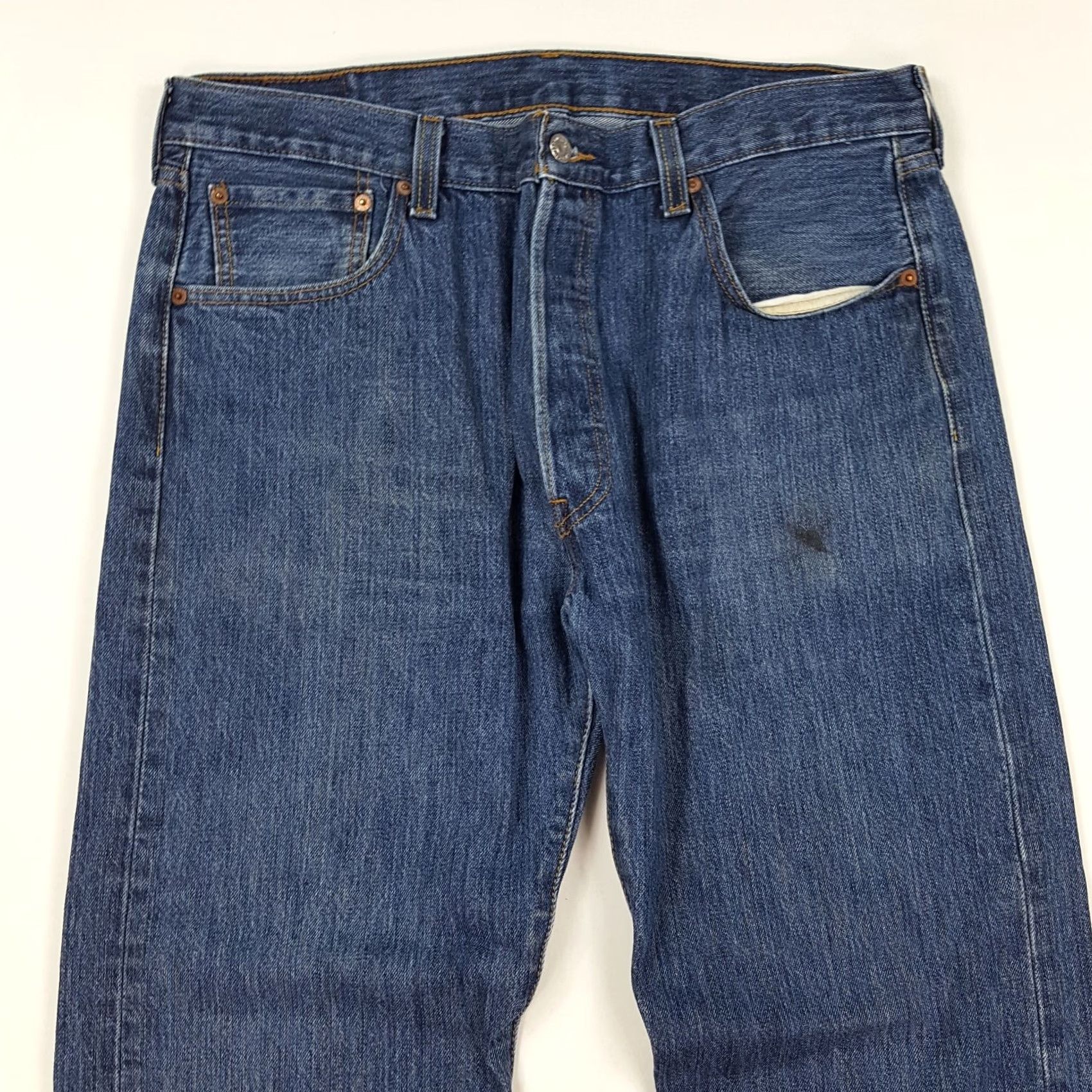 Levi's VINTAGE Levi's 501 Jeans Denim Blue 36x32 Straight Leg Regular Men USA Western 90s Cowboy Retro Grunge Work Ribbed Button Fly Pockets VTG Size US 36 / EU 52 - 2 Thumbnail