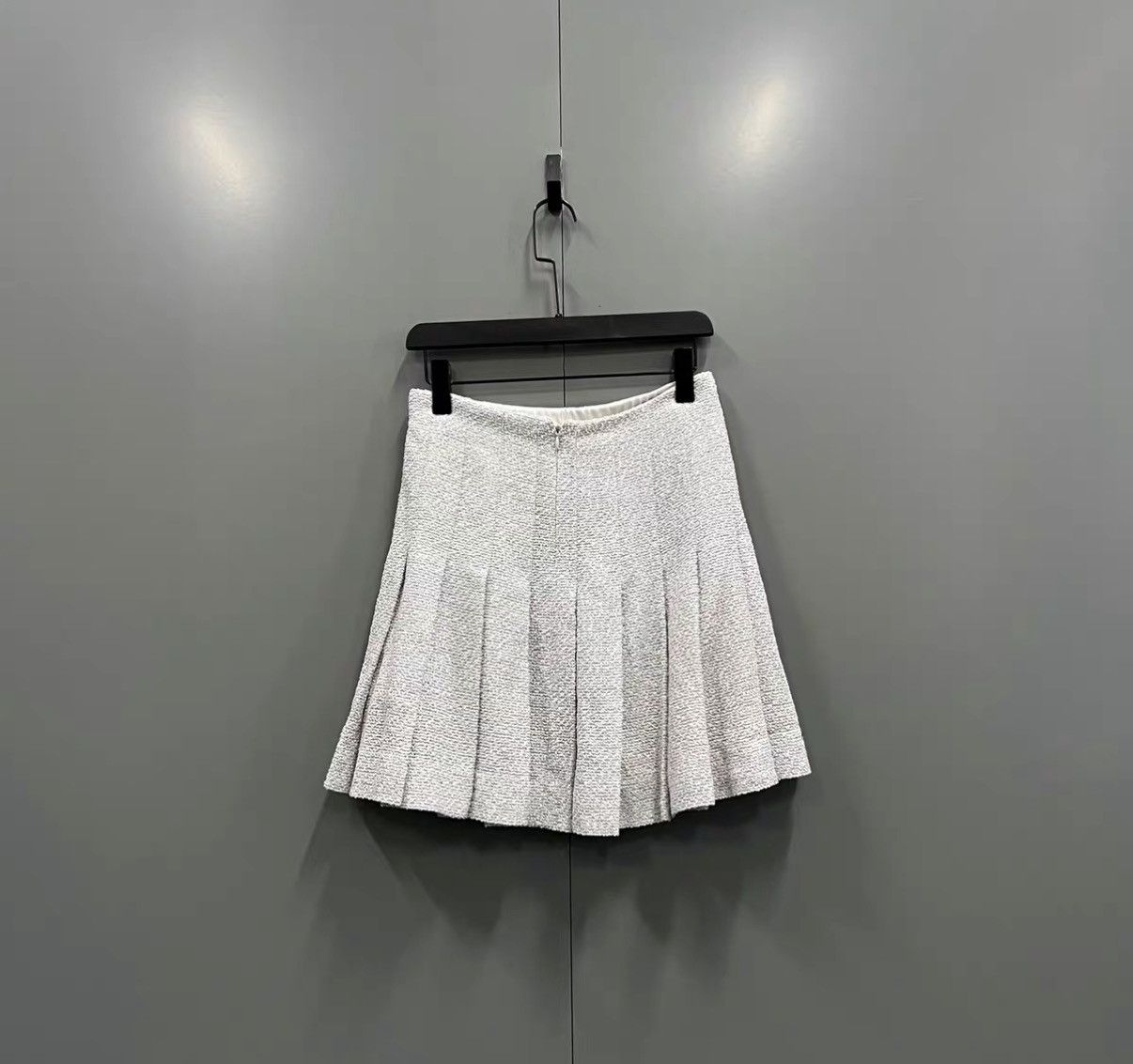 Chanel CHANEL Silver Grey Mini Logo Pleated Skirt J41 Size 26" / US 2 / IT 38 - 2 Thumbnail
