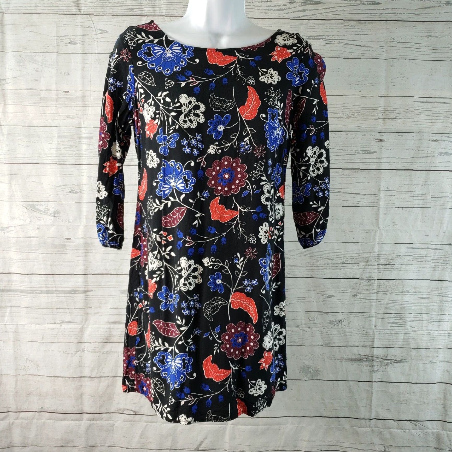 Old Navy Old Navy Womens Mini Dress XS Black Red Floral 3/4 Sleeve Rayon Dress Womens XS Black Red Floral 3/4 Sleeve Rayon Size XS / US 0-2 / IT 36-38 - 2 Thumbnail