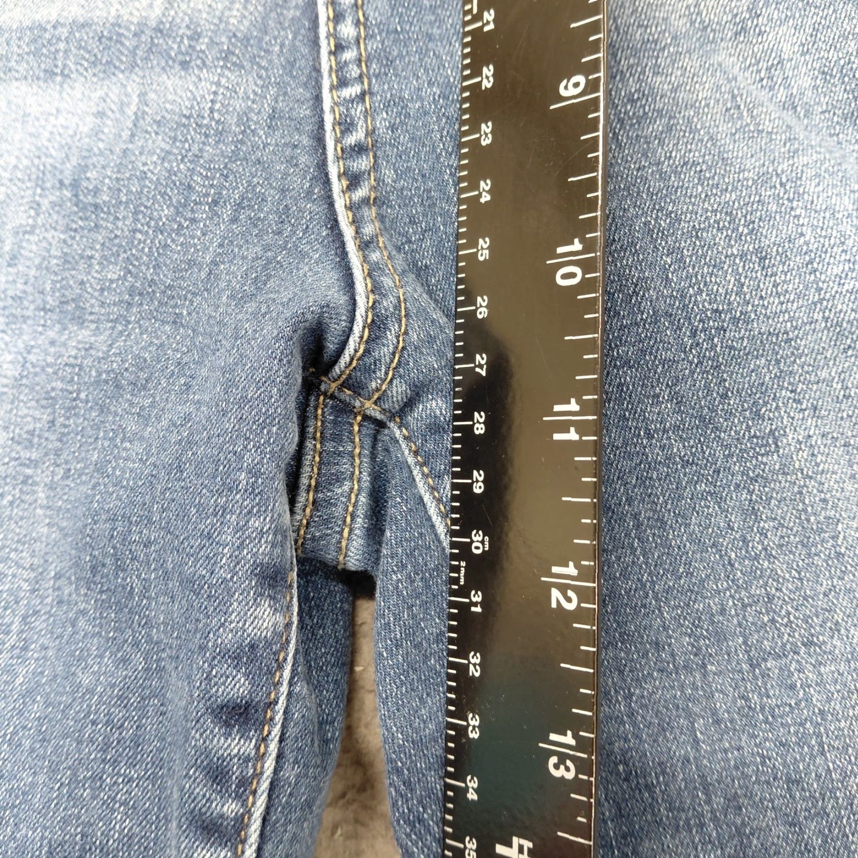 Vintage Nobo Jeans Women’s Size 17 Blue Denim Mid Rise Capri Cut Light Wash Raw Hem Nice Size 38" / US 16 / IT 52 - 7 Thumbnail