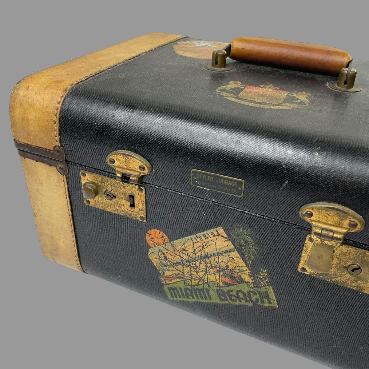 Vintage Vintage 1930s St. Louis jewelry leather luggage Size ONE SIZE - 1 Thumbnail