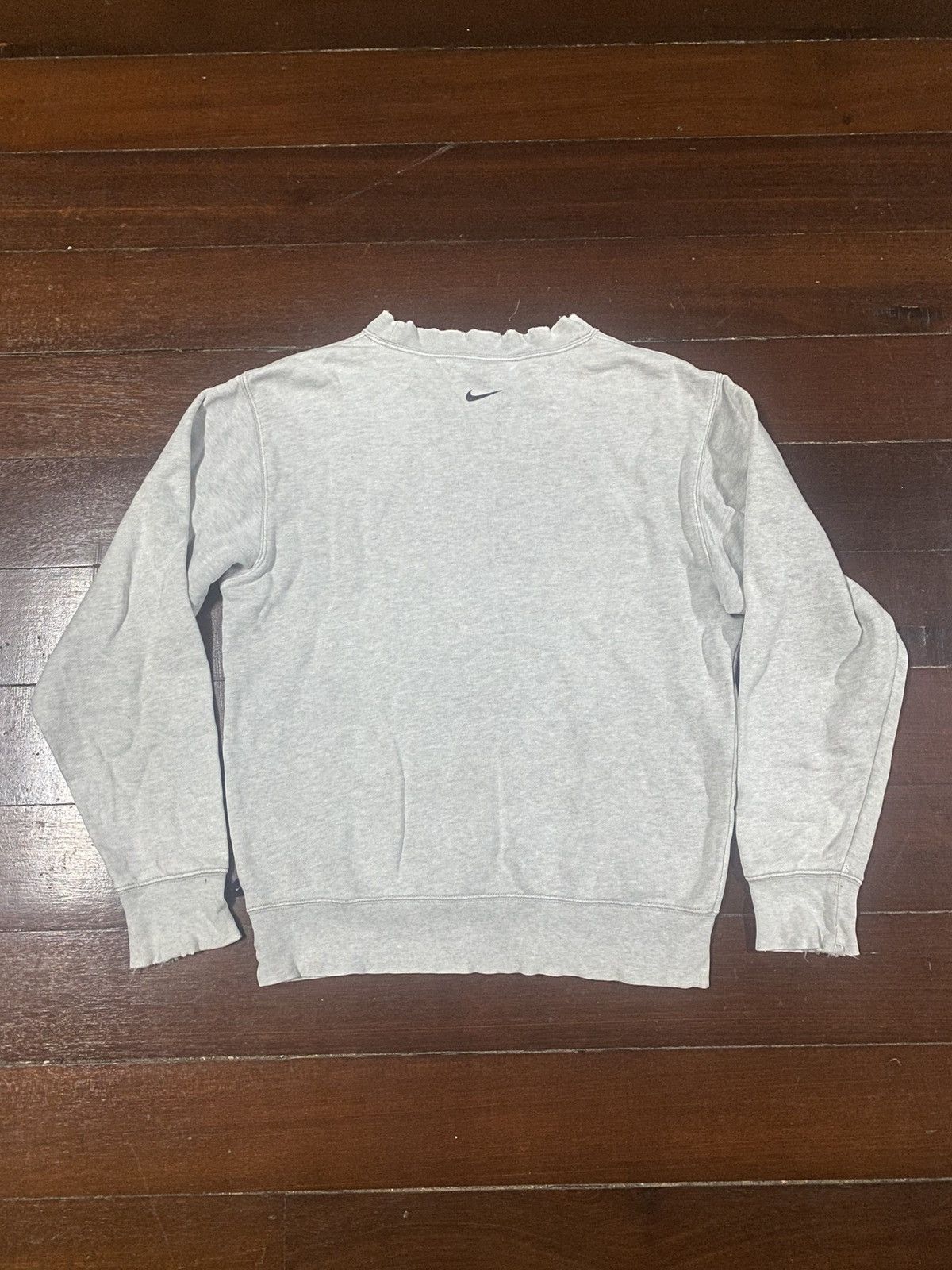 Nike VINTAGE NIKE block reproduction SWEATSHIRT distressed Size US S / EU 44-46 / 1 - 8 Thumbnail