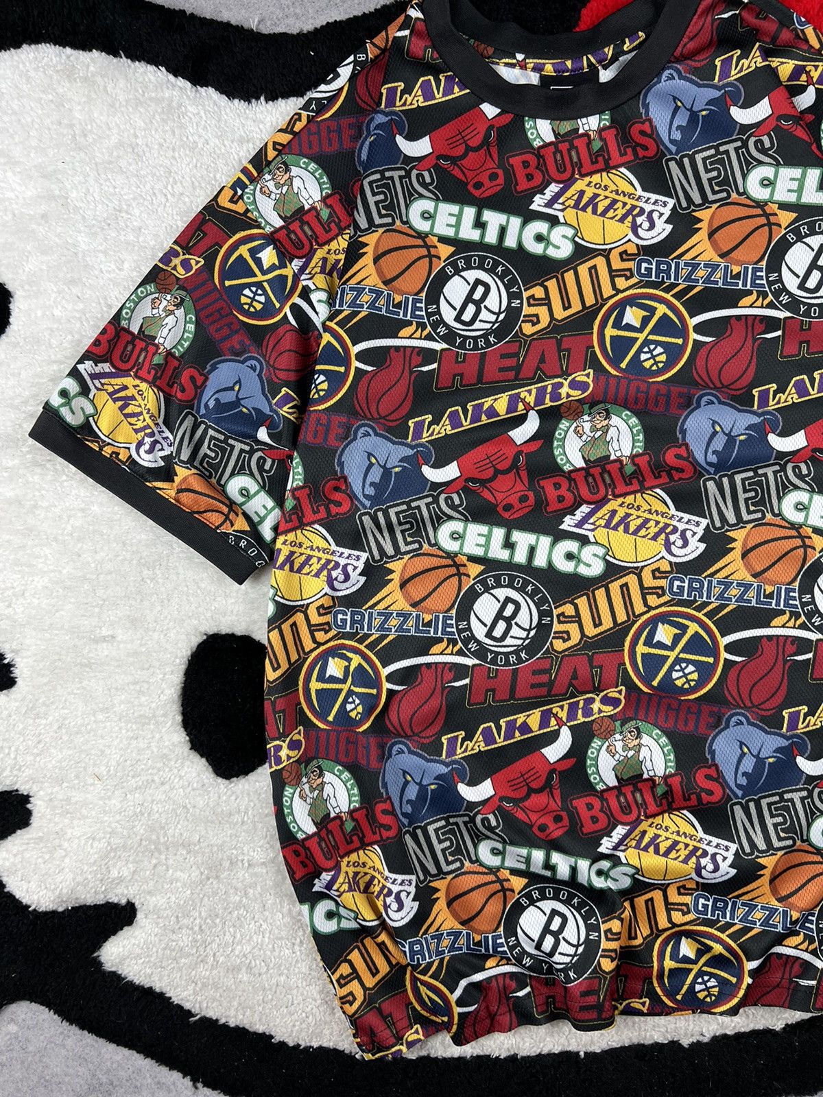 New Era NBA New Era Monogram Basketball Teams Overprinted Tee Shirt Size US M / EU 48-50 / 2 - 2 Thumbnail