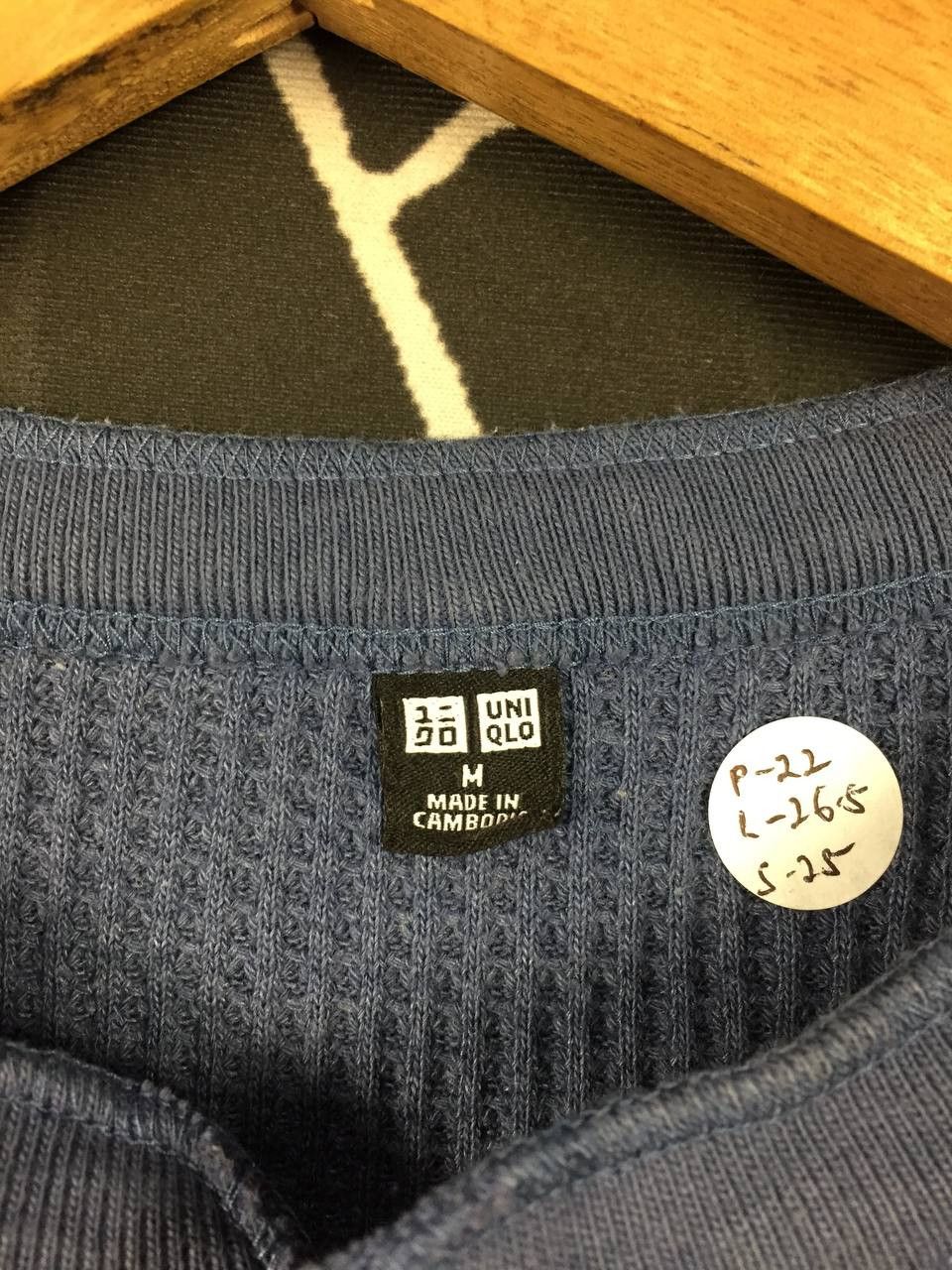 Uniqlo Uniqlo Thermal Waffle Henley Long Sleeve Tee Size M Size US M / EU 48-50 / 2 - 7 Thumbnail