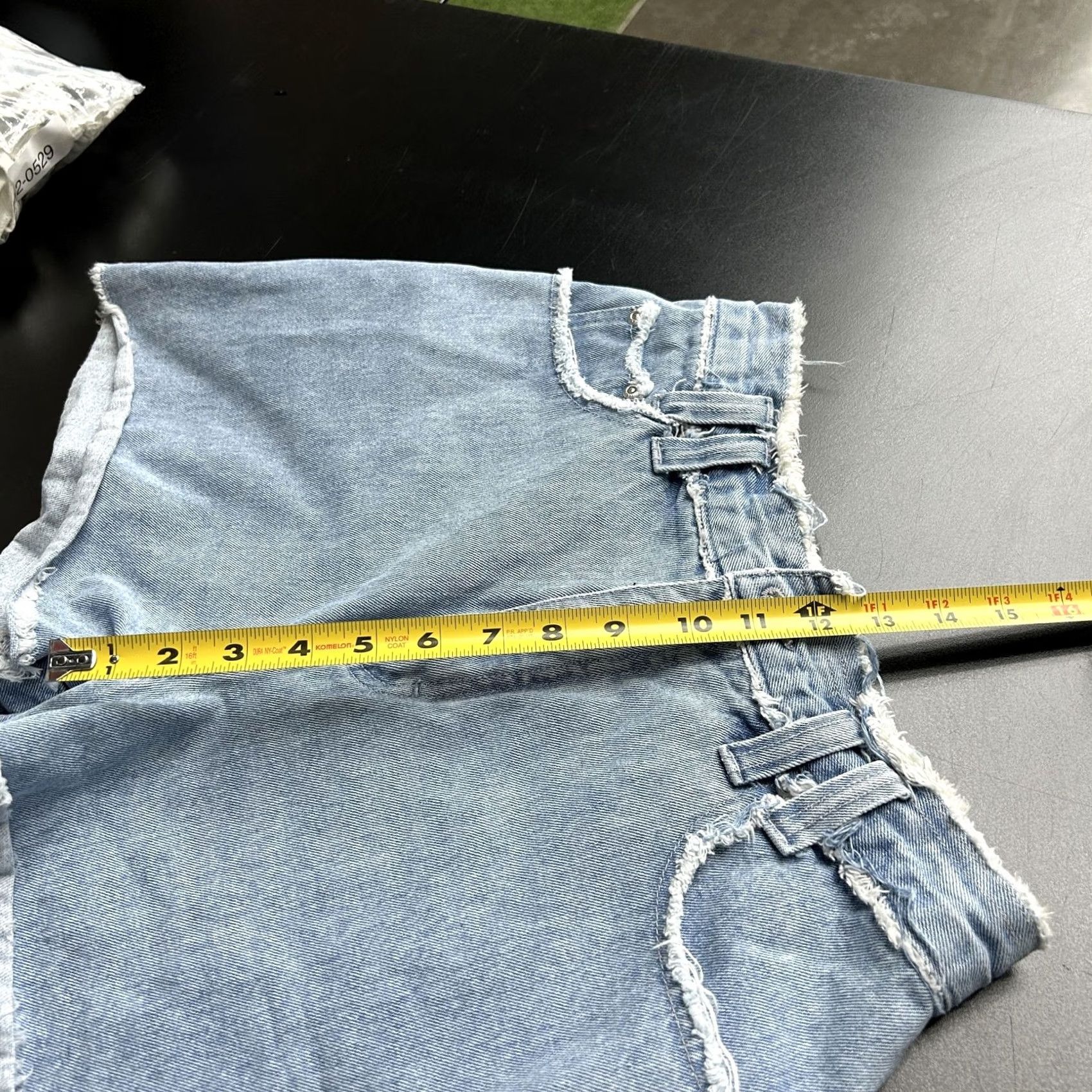 Vintage L.A. Blues Shorts Womens 12 Denim Blue High Rise Cut-Off Frayed Hem Casual straight Navy 31 in Waist 4 in Inseam Womens Size 34" / US 12 / IT 48 - 7 Thumbnail