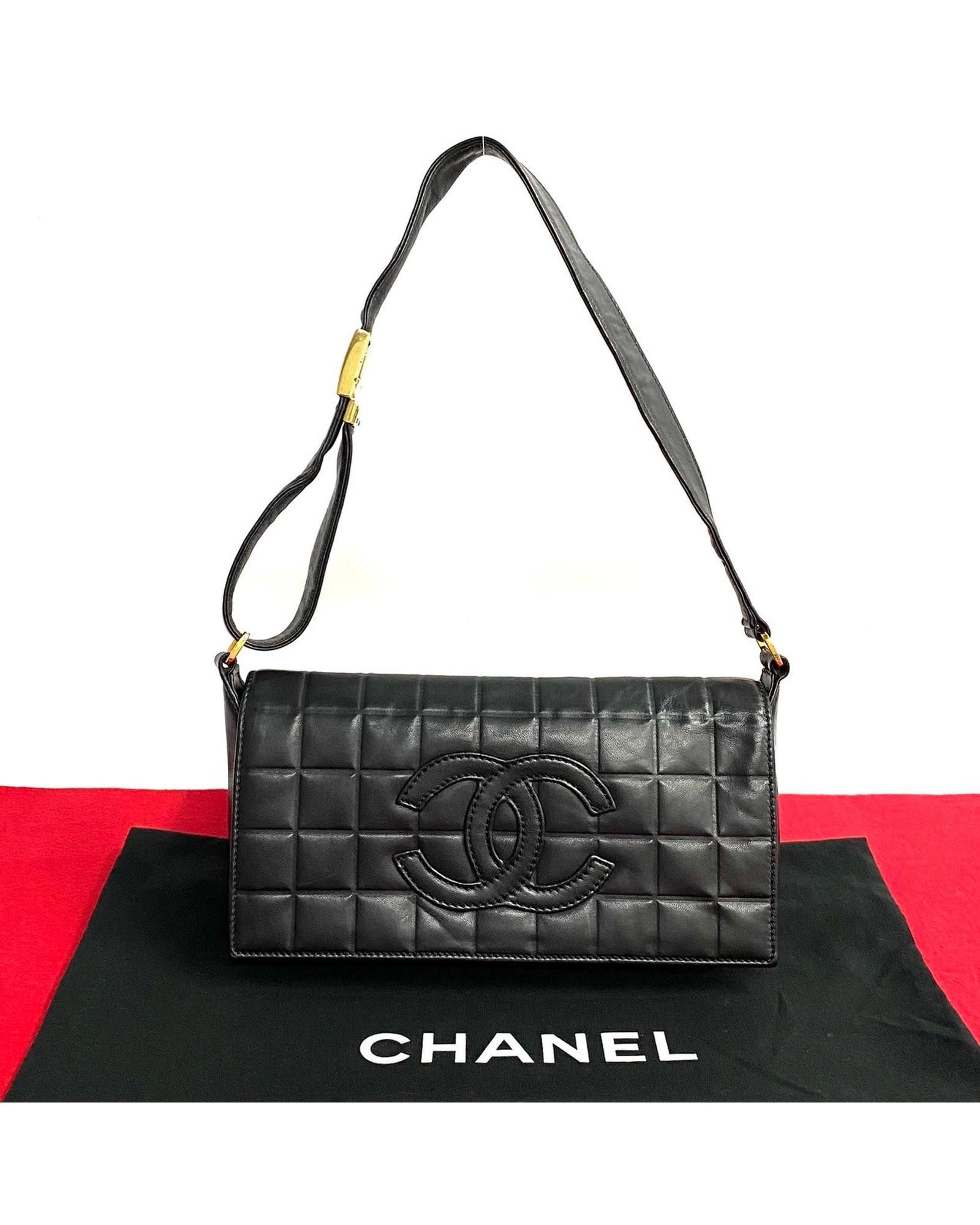 image of Chanel Cc Chocolate Bar Shoulder Bag In Ab Condition in Black, Women's