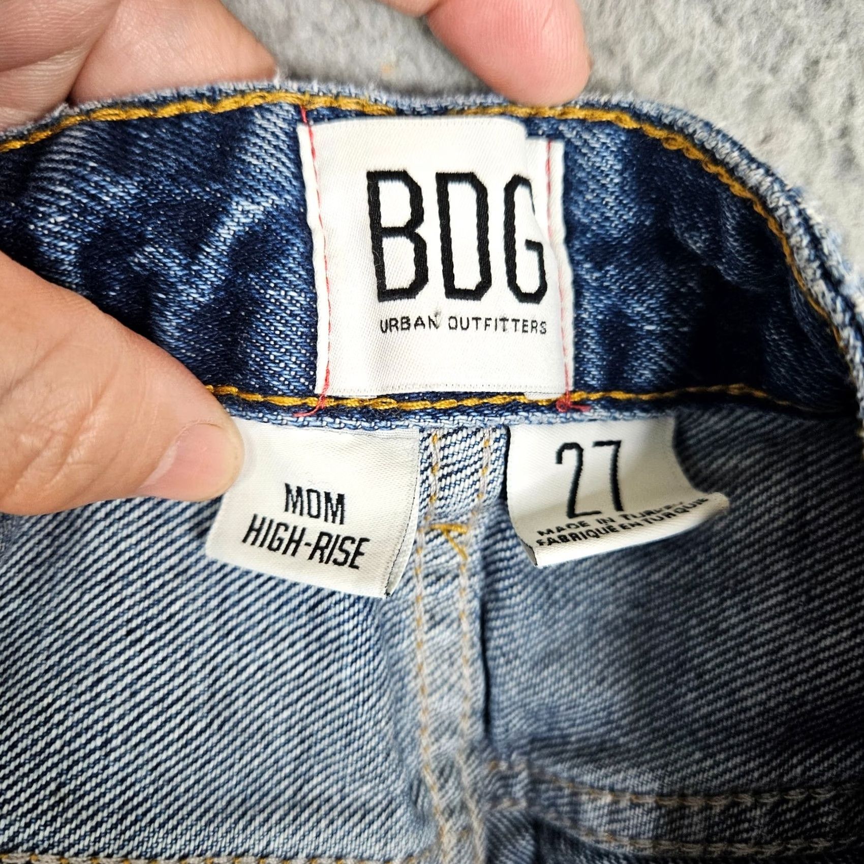 Urban Outfitters BDG URBAN OUTFITTERS Mom High-Rise Distressed Med-Wash Denim Jeans 27 Blue Womens Size 27" / US 4 / IT 40 - 6 Thumbnail