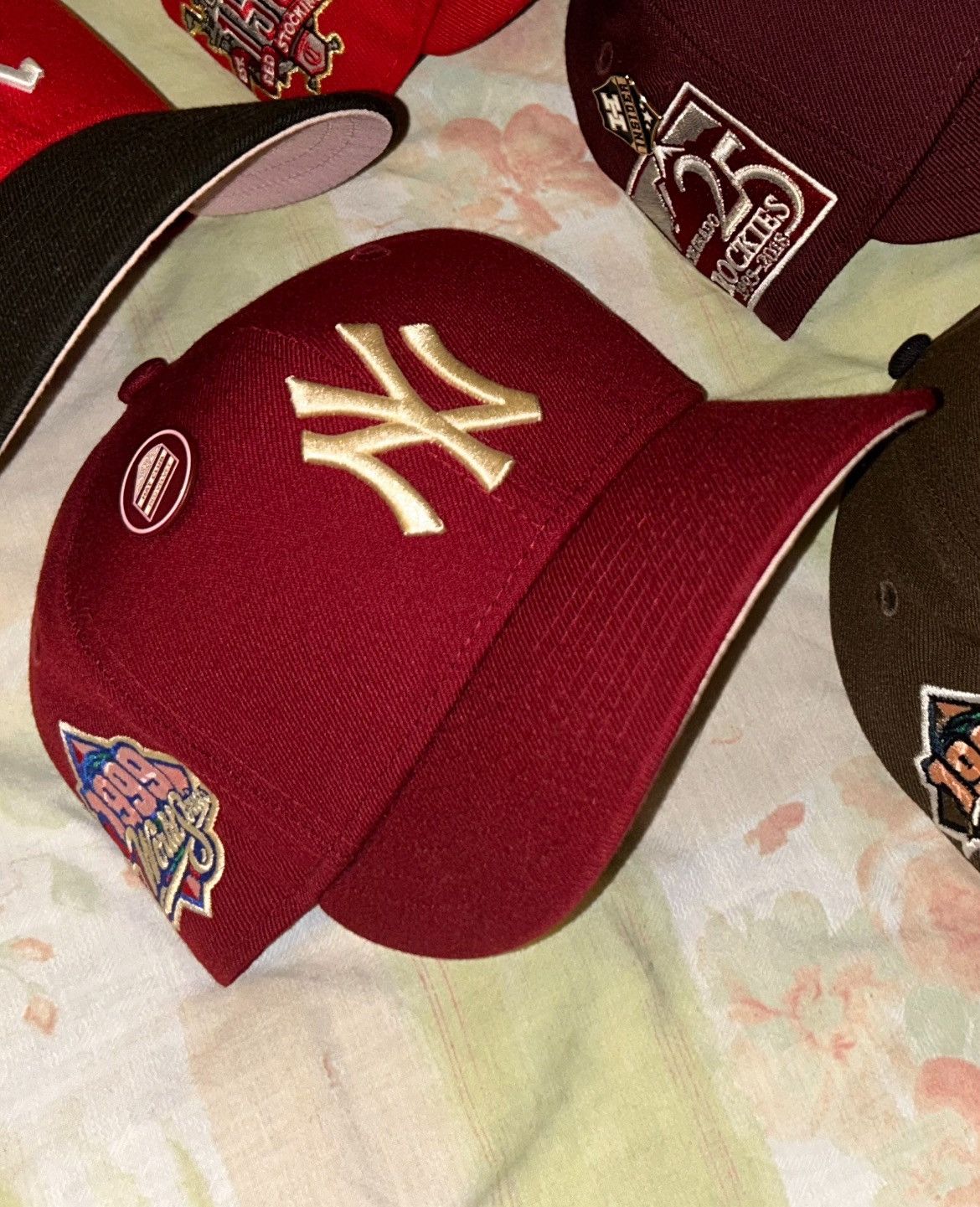 Hat Club × MyFitteds × New Era Hat Club Red Velvet New York Yankees 7 1/8 Size ONE SIZE - 1 Preview