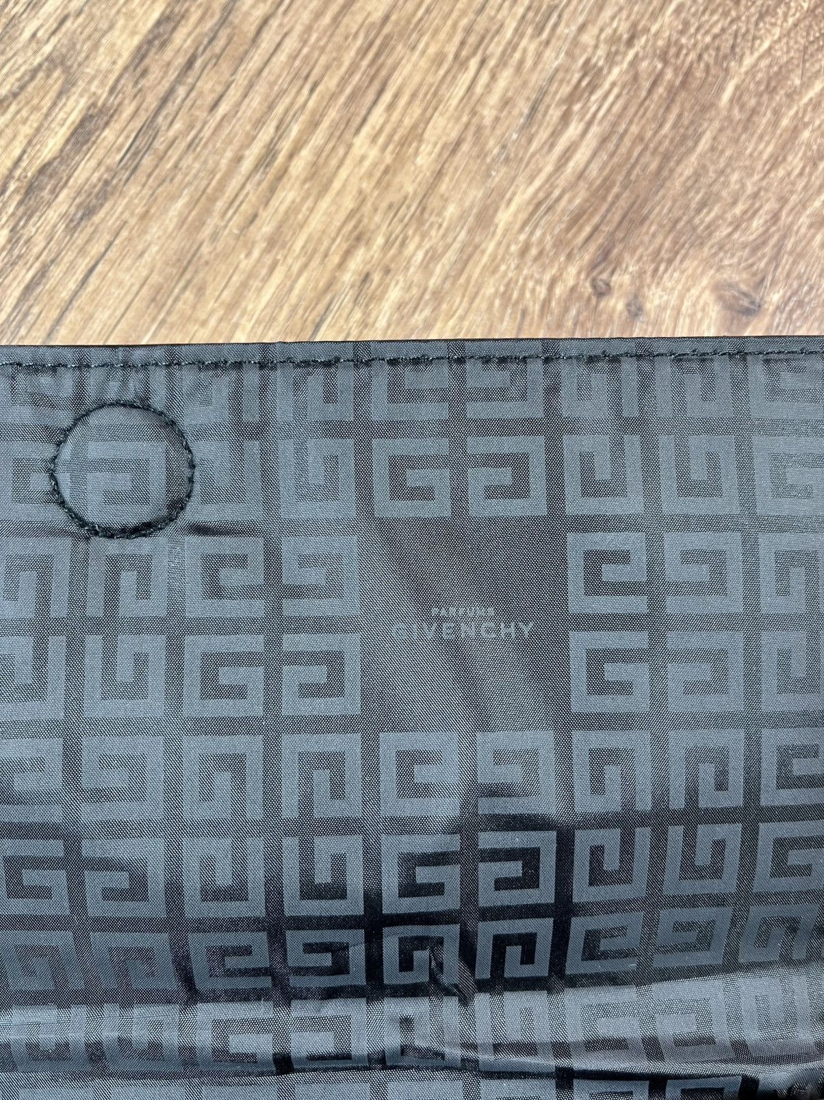 Givenchy × Vintage Givenchy Parfums Clutch Size ONE SIZE - 5 Thumbnail