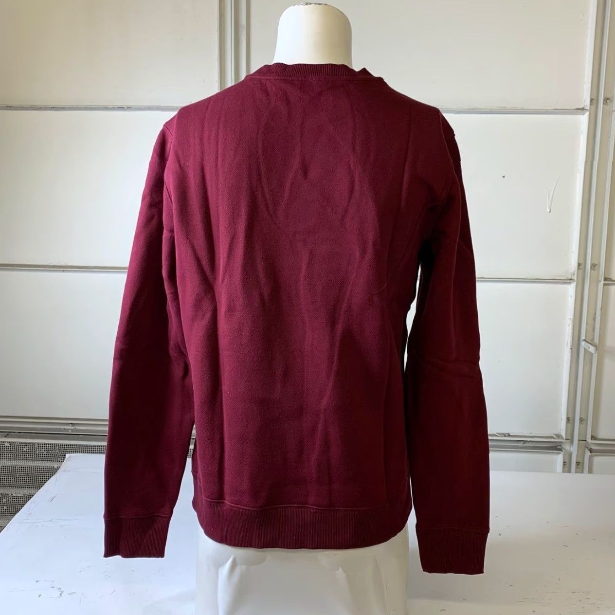 BANANA REPUBLIC Classic Fleece Sweatshirt Men's Size M Bright Wine Red Crew Neck Long Sleeve Solid Cotton Blend Classic Fit Sweatshirt