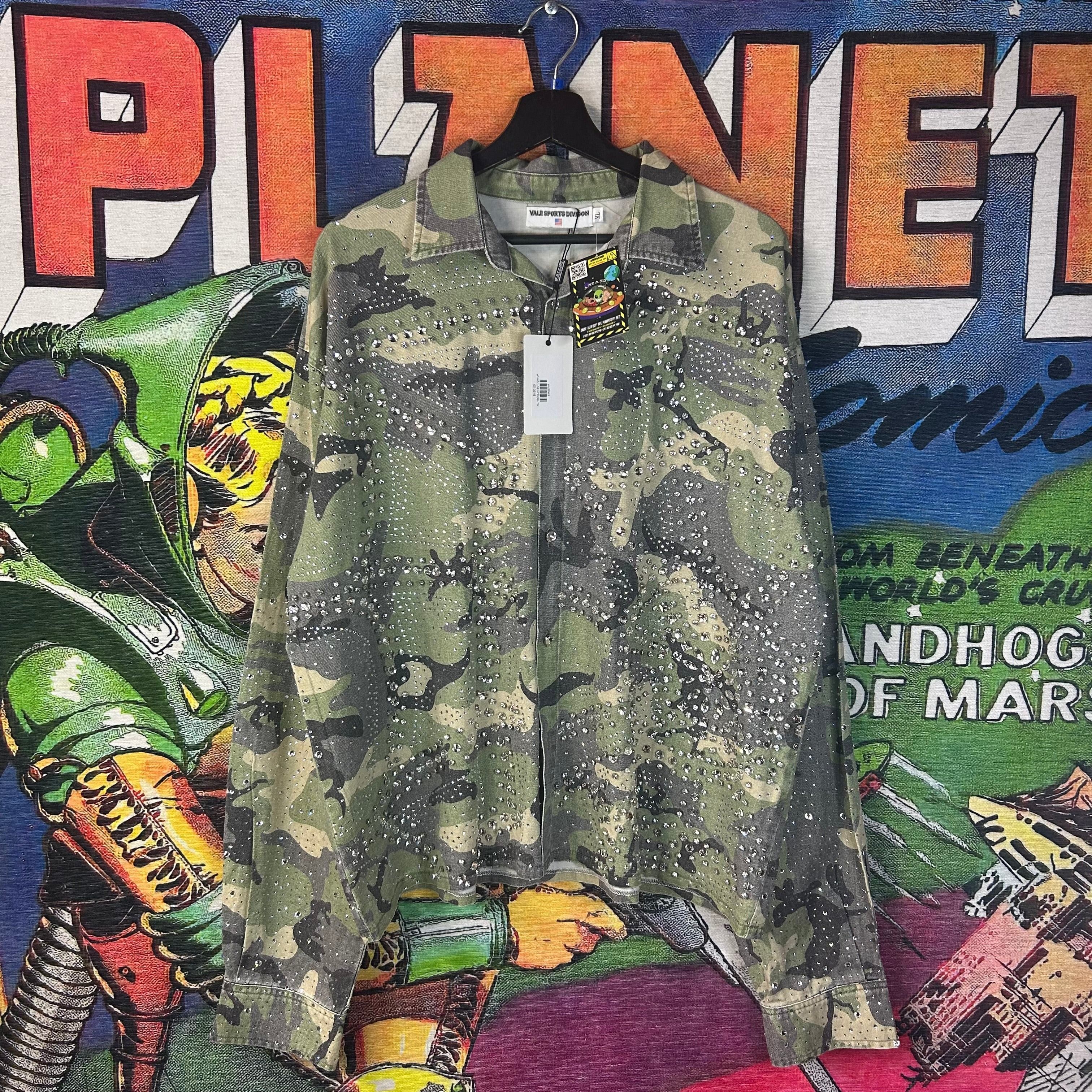 Vale NWT Vale Lives Camo Rhinestone Button Up Shirt Size XL Size US XL / EU 56 / 4 - 1 Thumbnail