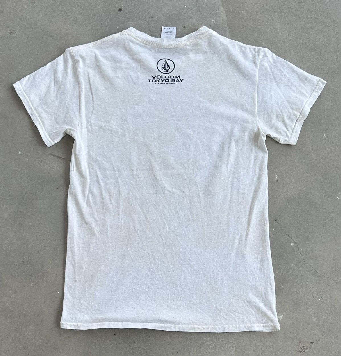 Vintage VINTAGE VOLCOM TOKYO BAY SKATE SURF ANNIVERSARY TEE Size US S / EU 44-46 / 1 - 5 Thumbnail