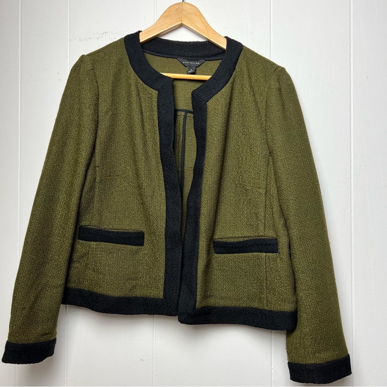 Ann Taylor AOlive Green Trim Open Front Nubby Cropped Jacket Womens Med Size M / US 6-8 / IT 42-44 - 9 Thumbnail