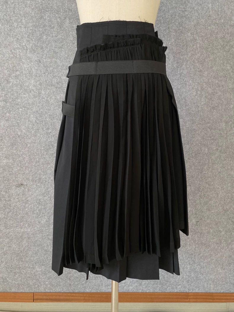Comme des Garcons COMME des GARCONS Asymmetric Pleated Skirt Size US 36 / EU 52 - 1 Thumbnail