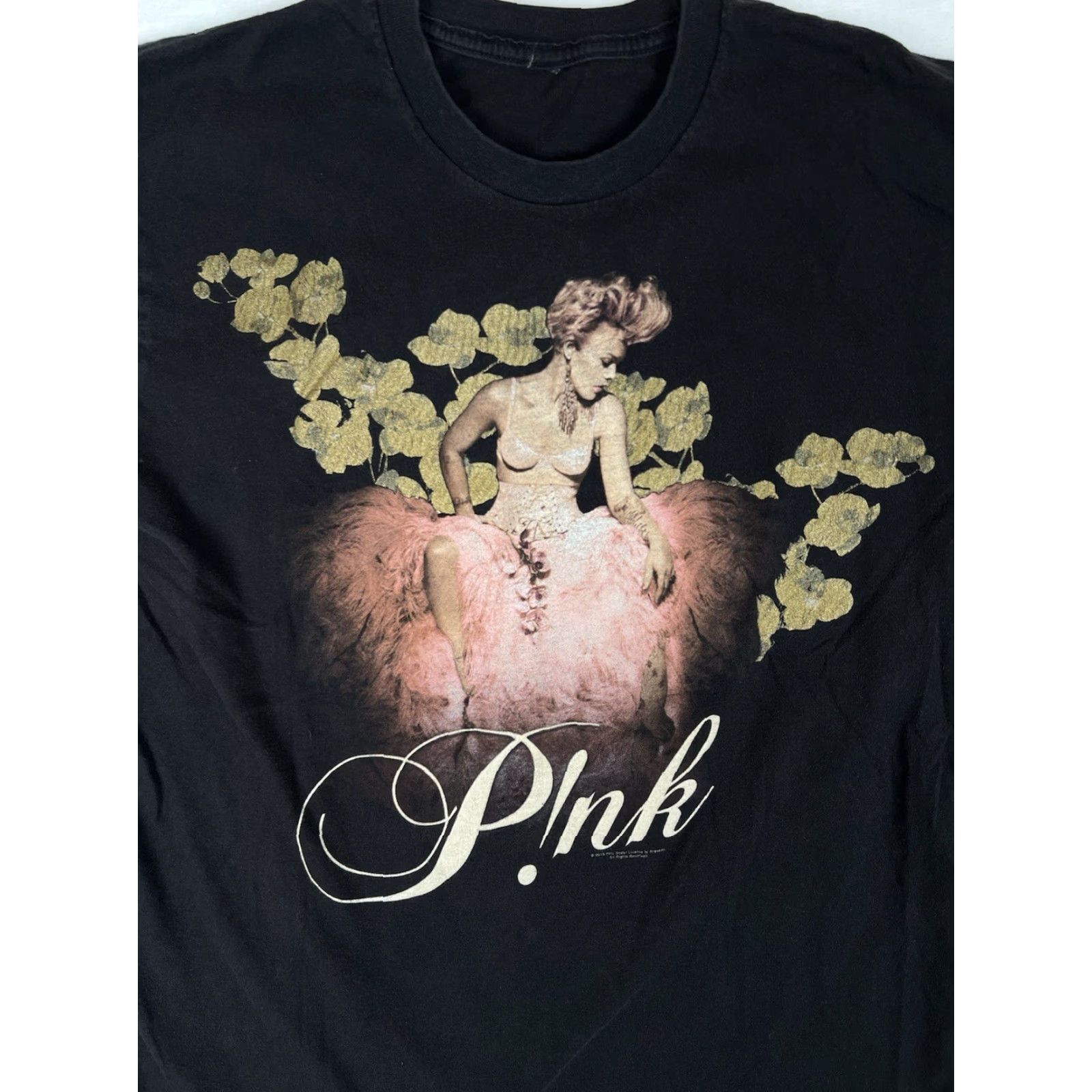 Vintage PINK T-Shirt Women’s Small Short Sleeve Black 2013 Truth About Love Tour Concert Music Womens Dance/Pop Theme Love Shop Keywords Size S / US 4 / IT 40 - 4 Thumbnail