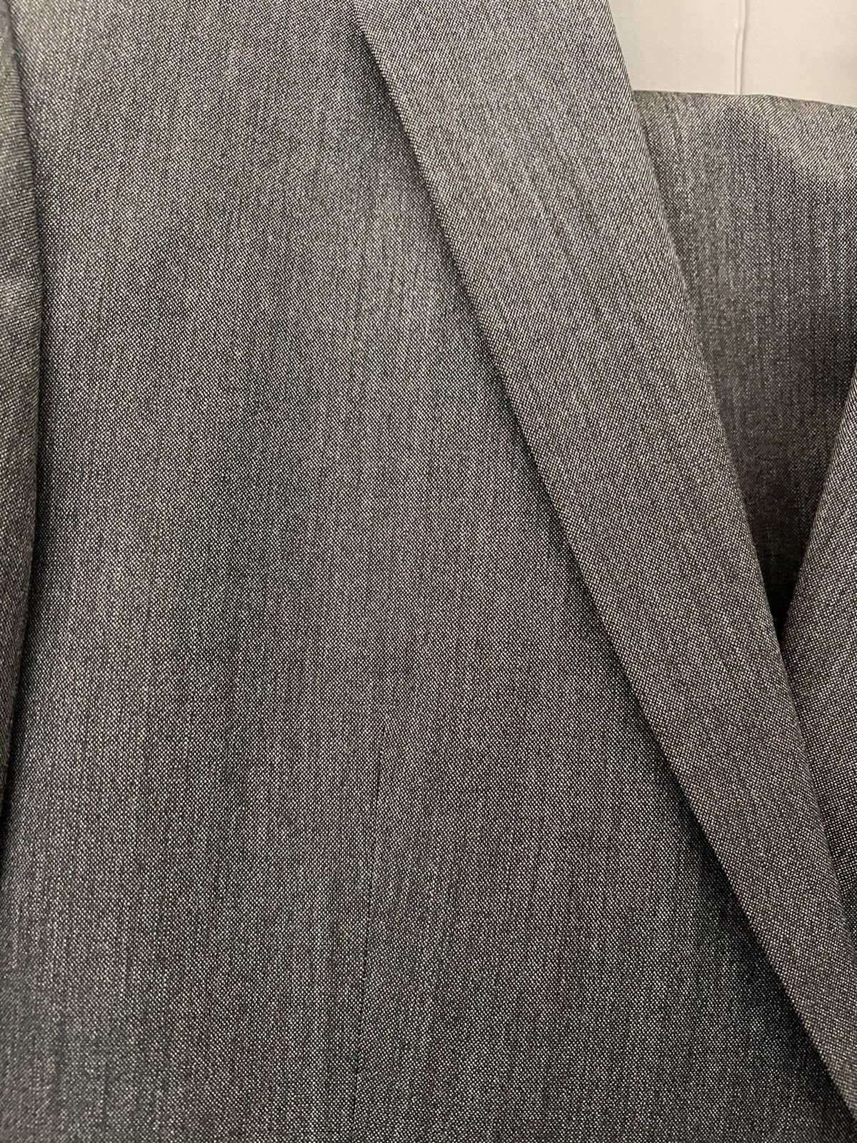 Hugo Boss Boss 42R Grey 2 Piece Suit 100% Wool Like New Size 42R - 2 Thumbnail