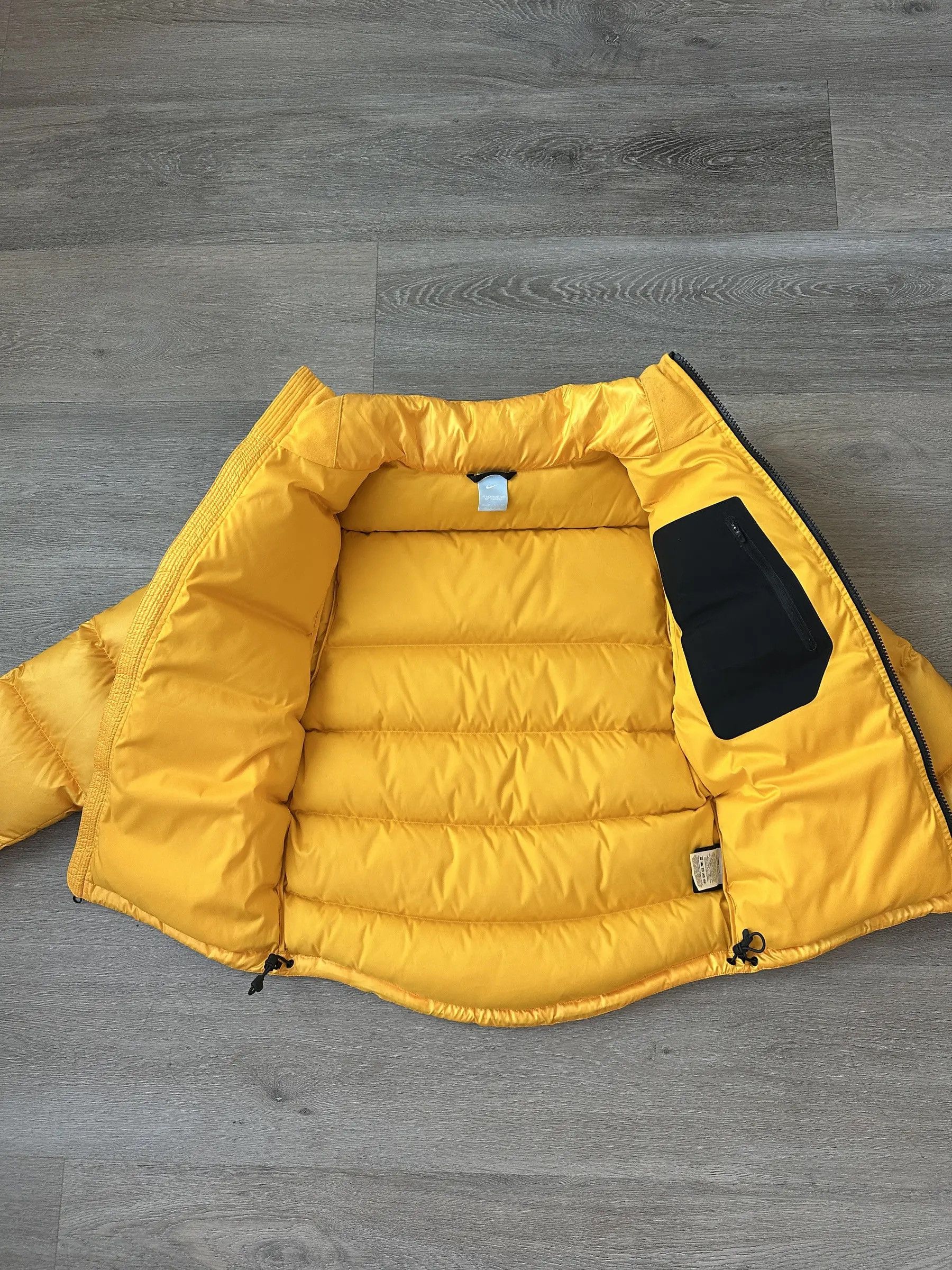 NOCTA Nike × NOCTA NRG AU Puffer Jacket 'University Gold' Size US XS / EU 42 / 0 - 2 Thumbnail